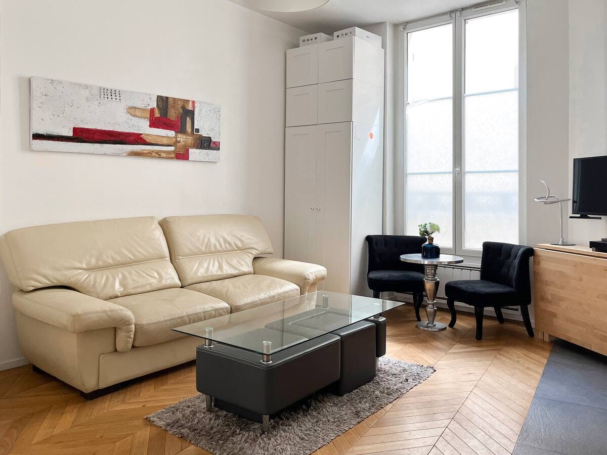 Rue Burq, Paris preview