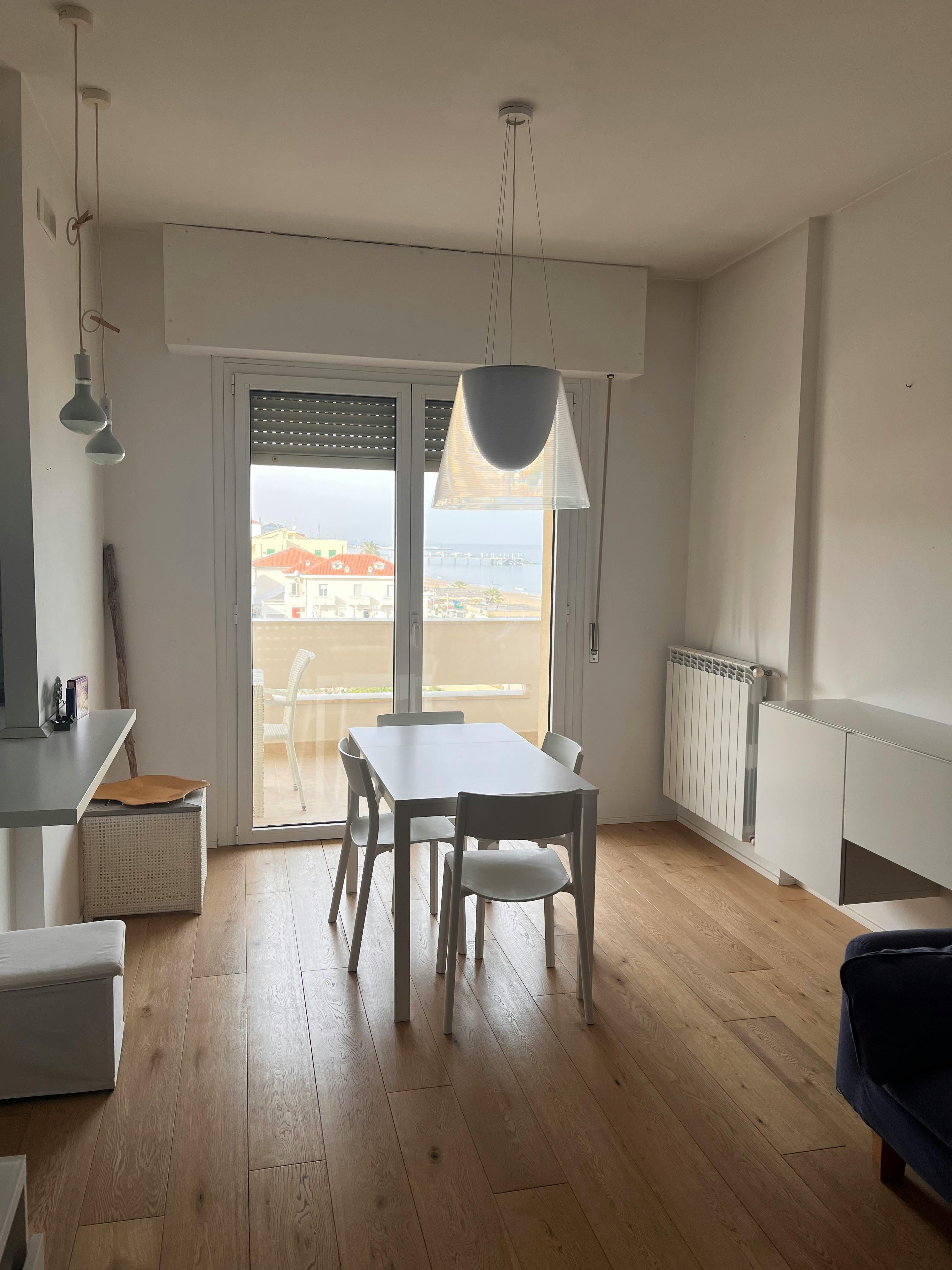 Appartement te huur voor € 1.000 per maand in Francavilla al Mare, Viale Gabriele D'Annunzio