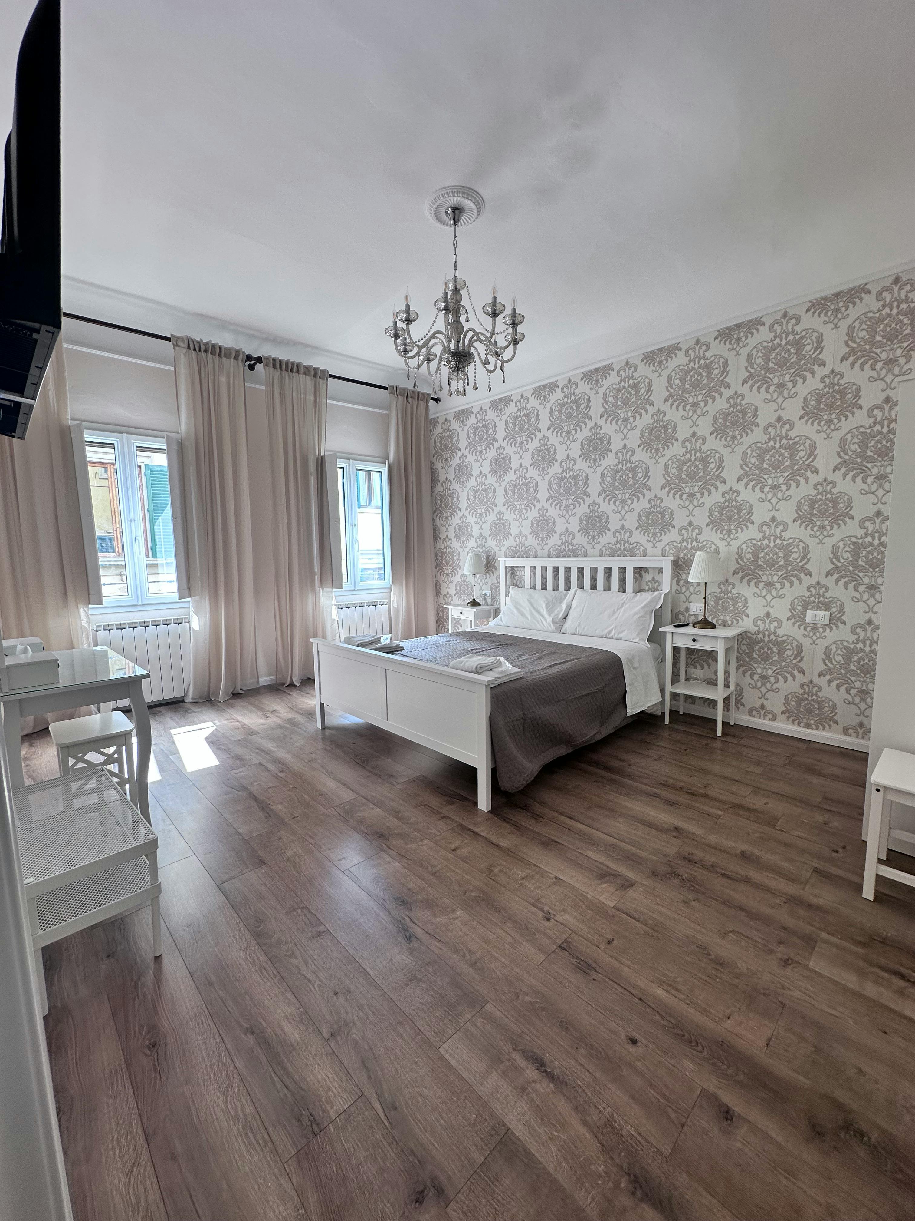 Via Faenza, Florence preview