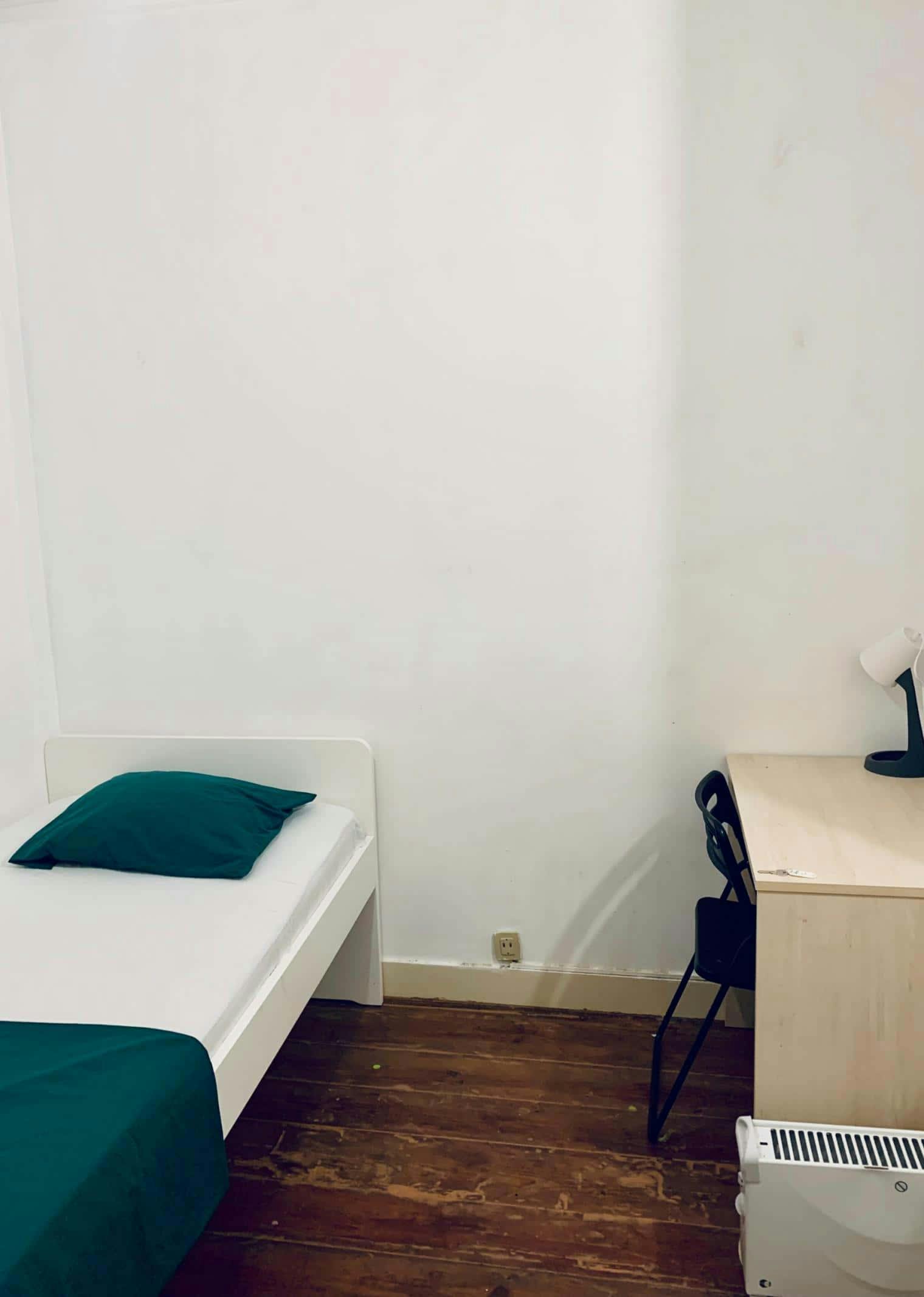 Privé kamer te huur voor € 386 per maand in Lisbon, Avenida 5 de Outubro