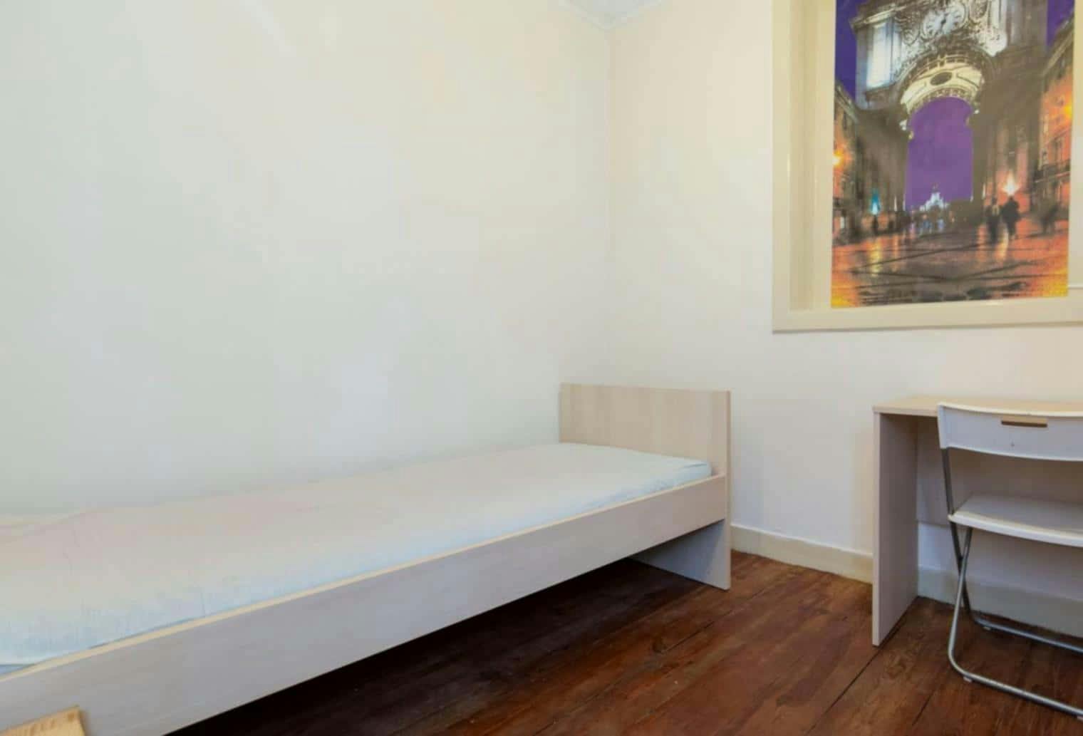 私人房间 正在以 €386 的月租出租，其位于 Lisbon, Avenida 5 de Outubro