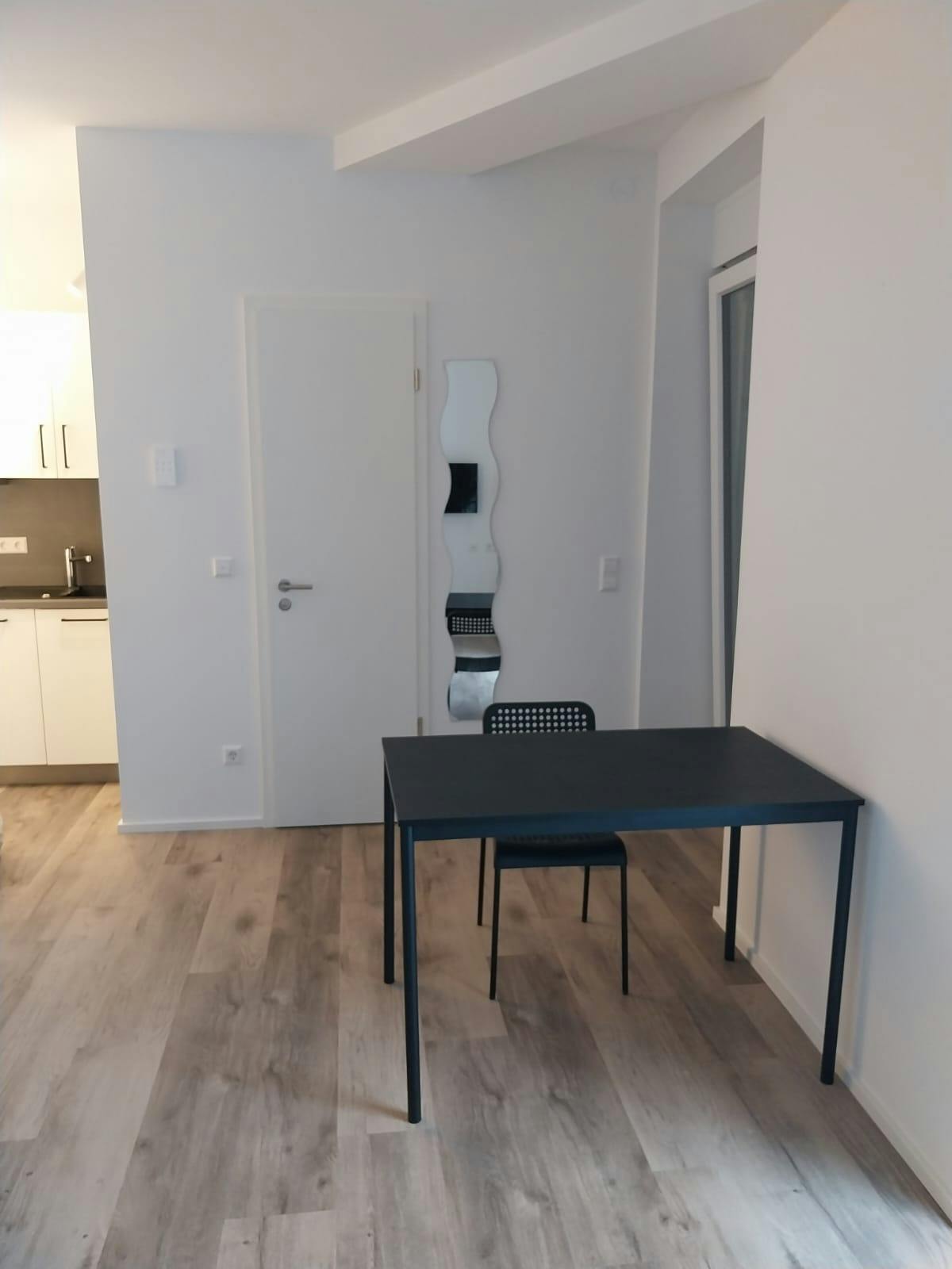 Garsonieră de închiriat pentru 990 EUR pe lună în Stuttgart, Neckarstraße