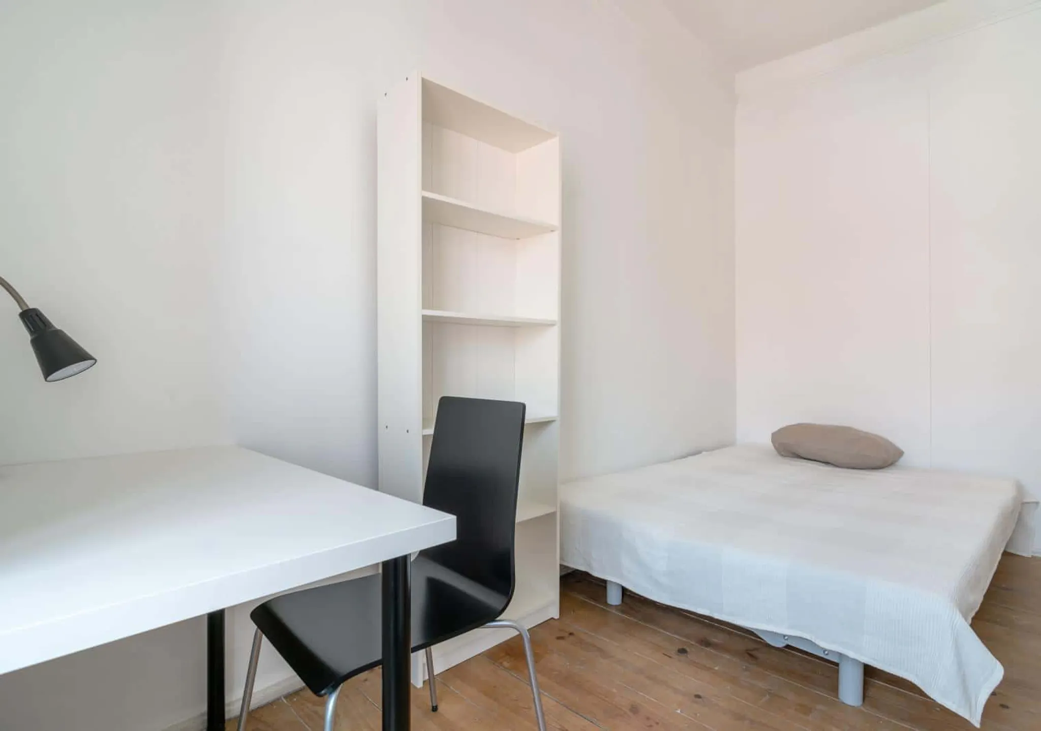 Rua Carvalho Araújo, Lisbon preview