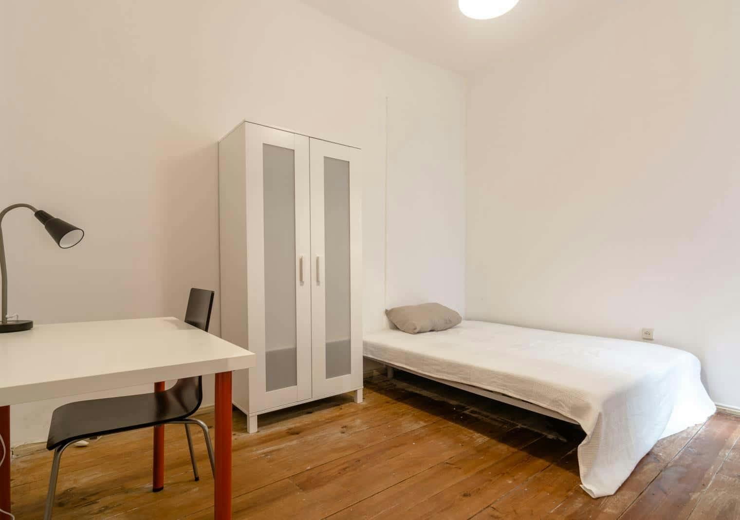 Rua Carvalho Araújo, Lisbon preview