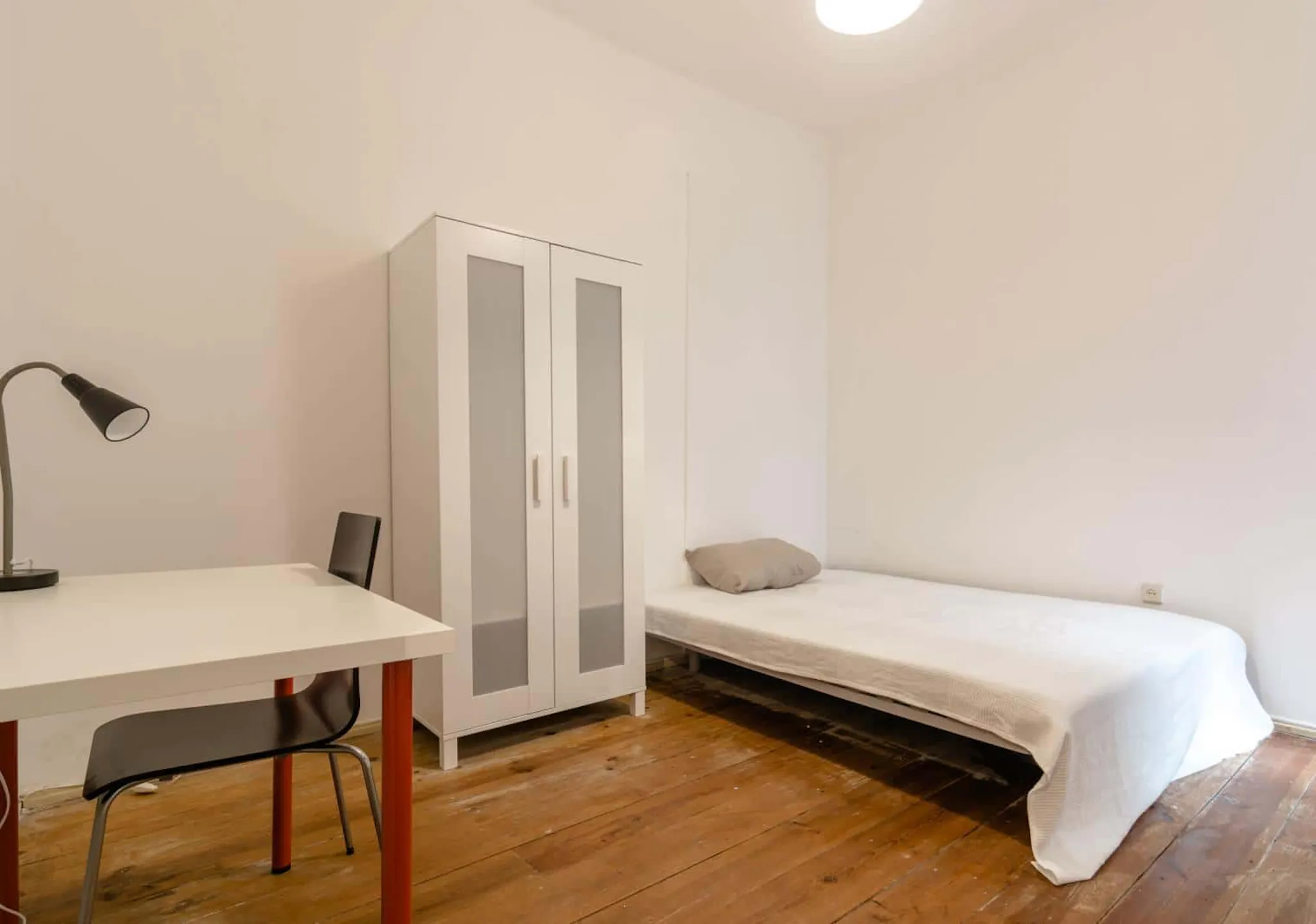 Rua Carvalho Araújo, Lisbon preview