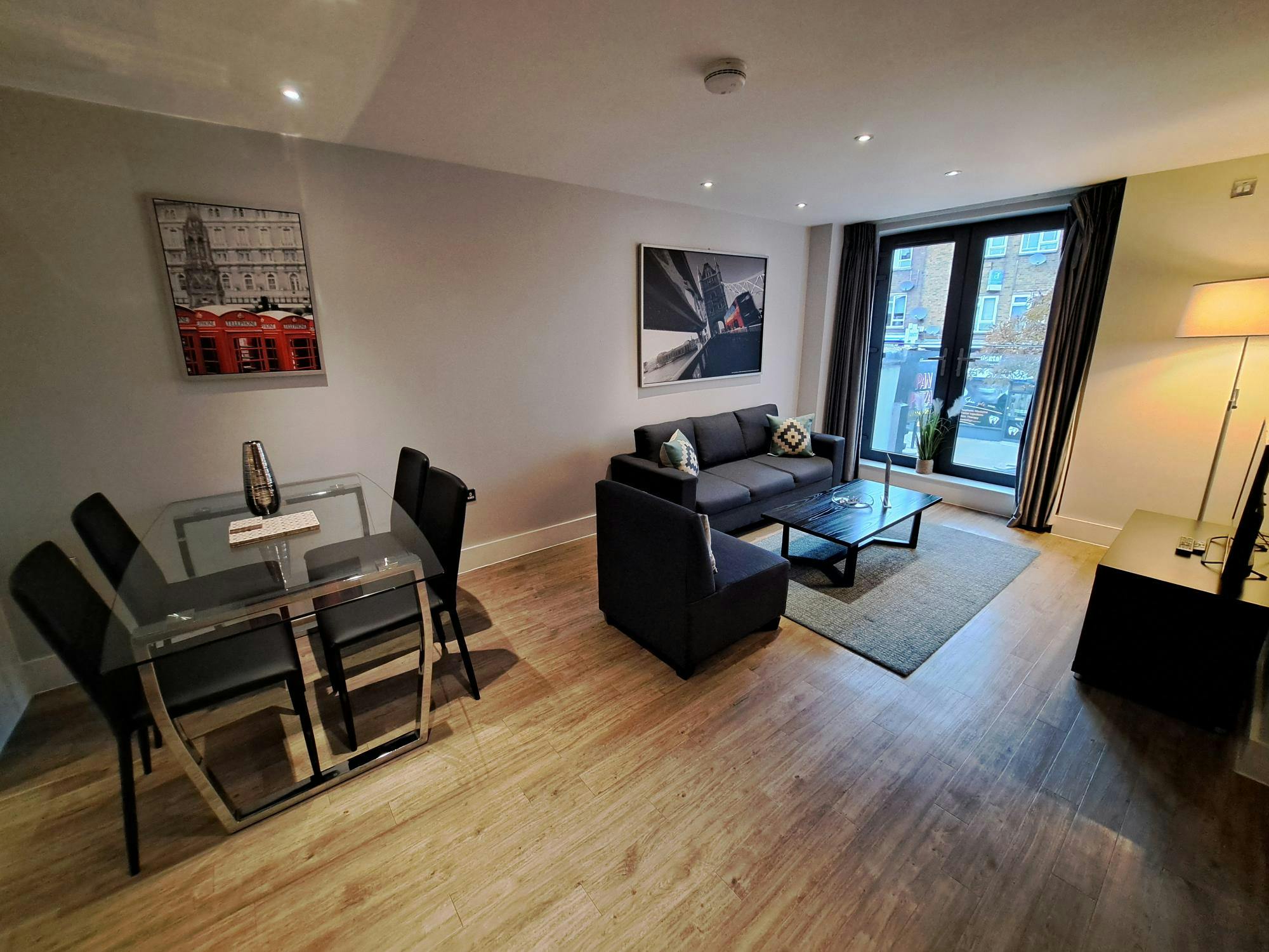 Apartment for rent for £3,900 per month in London, Uxbridge Road