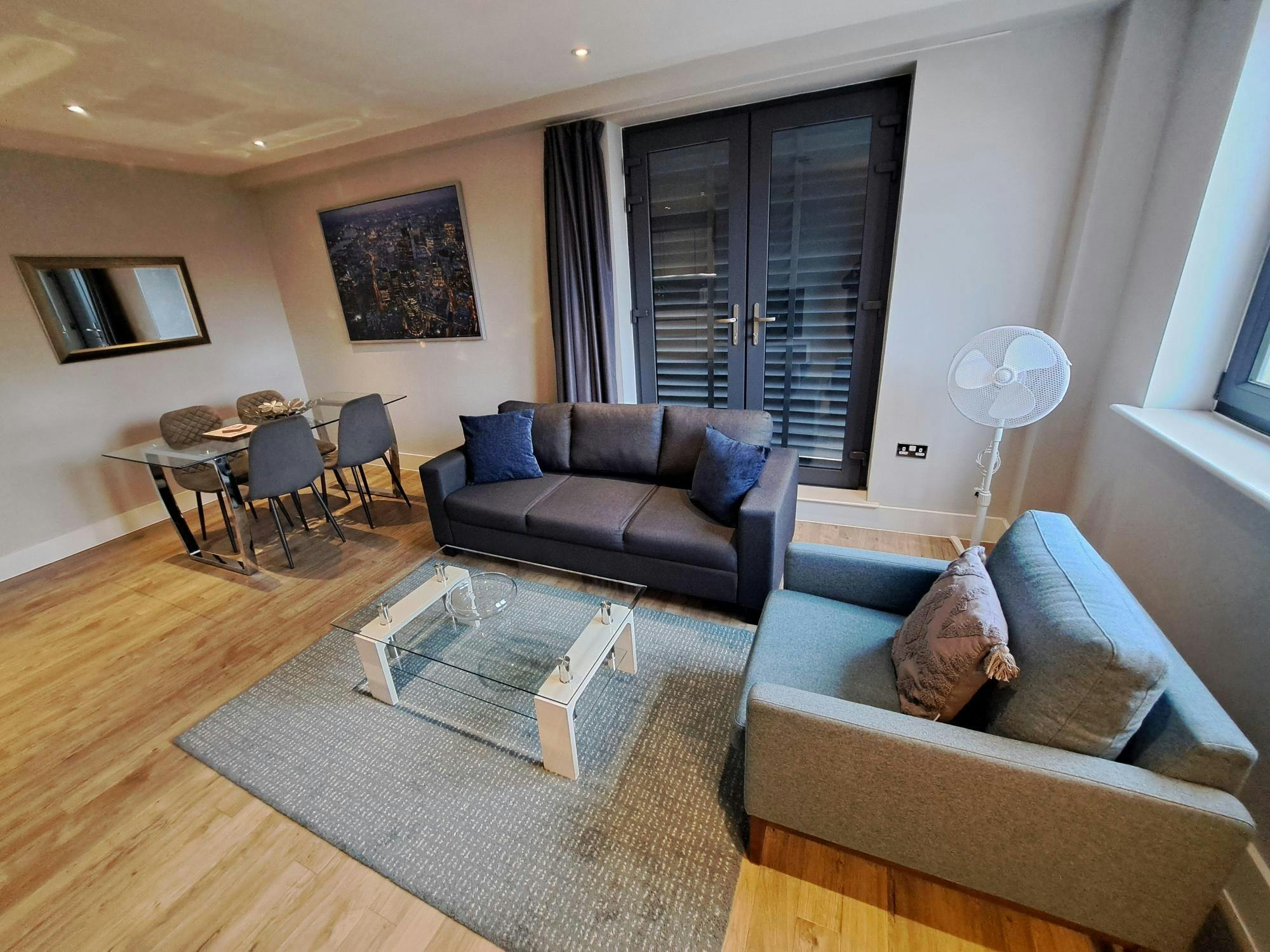 Appartamento in affitto a 3900 £ al mese a London, Uxbridge Road