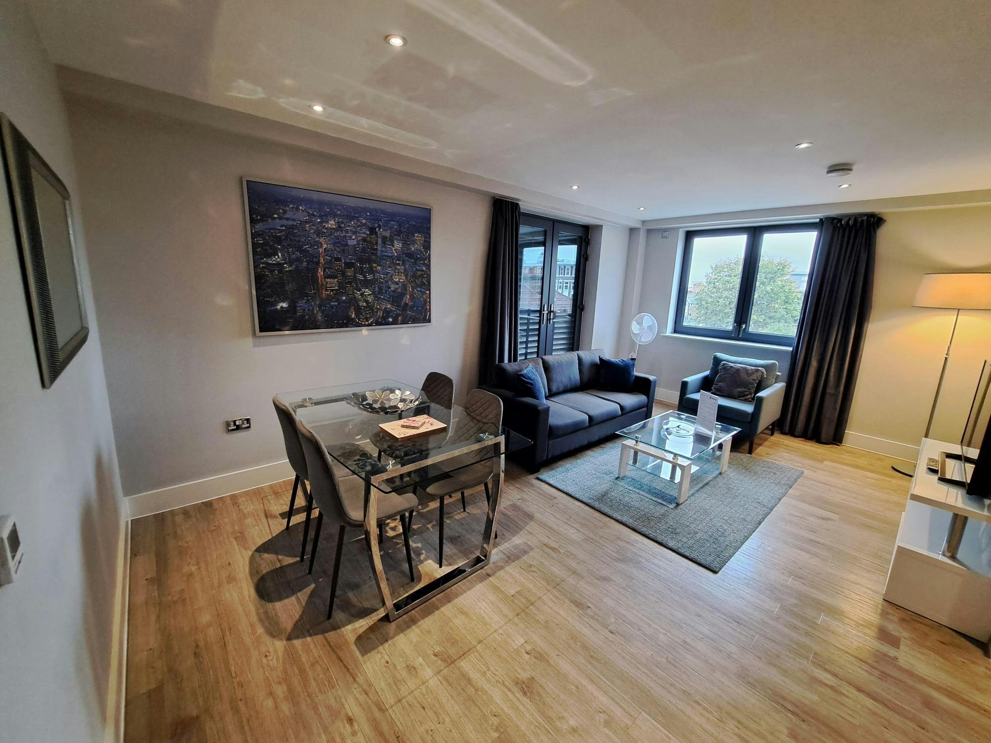 Appartamento in affitto a 4900 £ al mese a London, Uxbridge Road