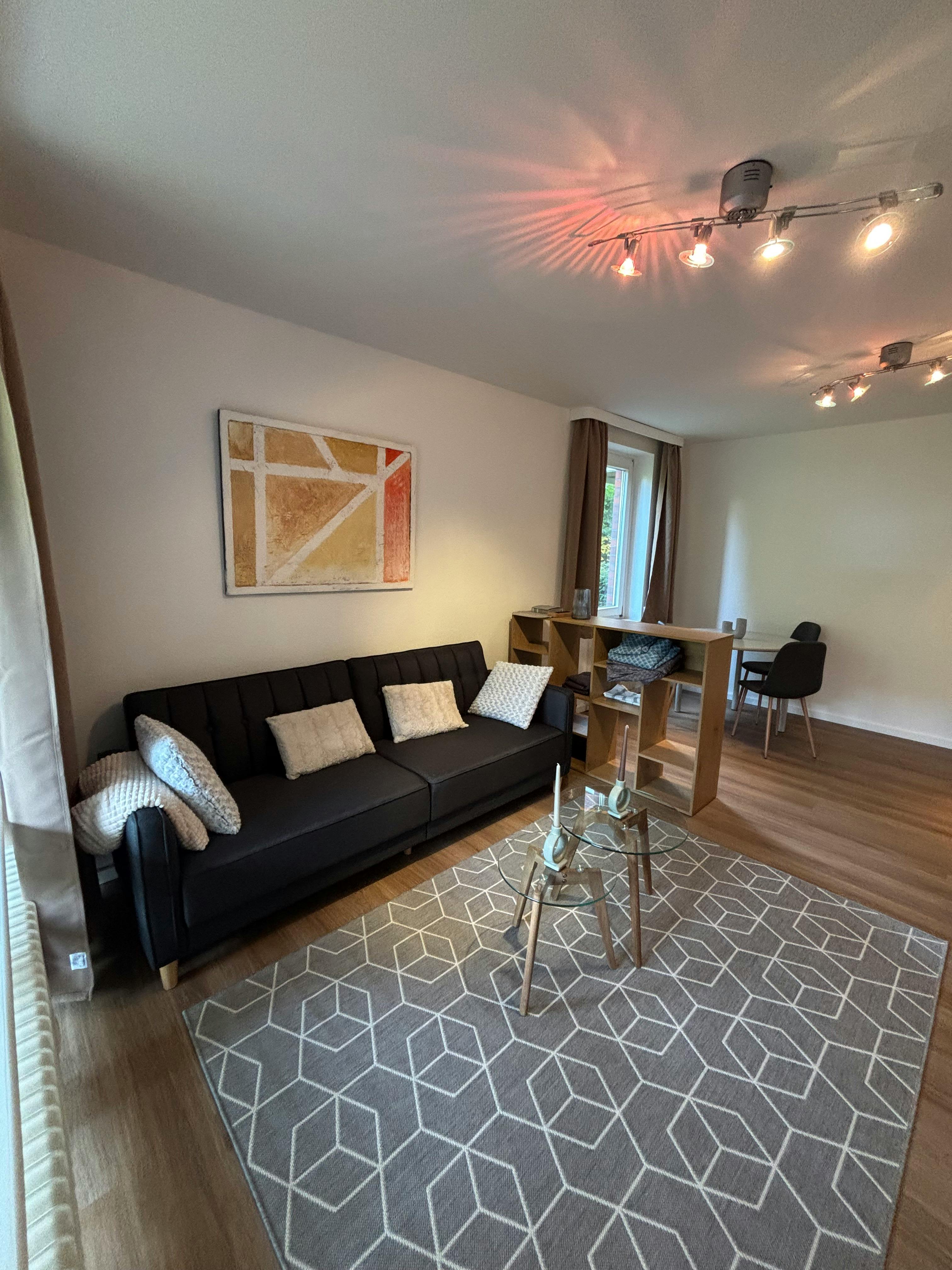 Mieszkanie do wynajęcia za 1300 € miesięcznie w mieście Wedel, Schulstraße