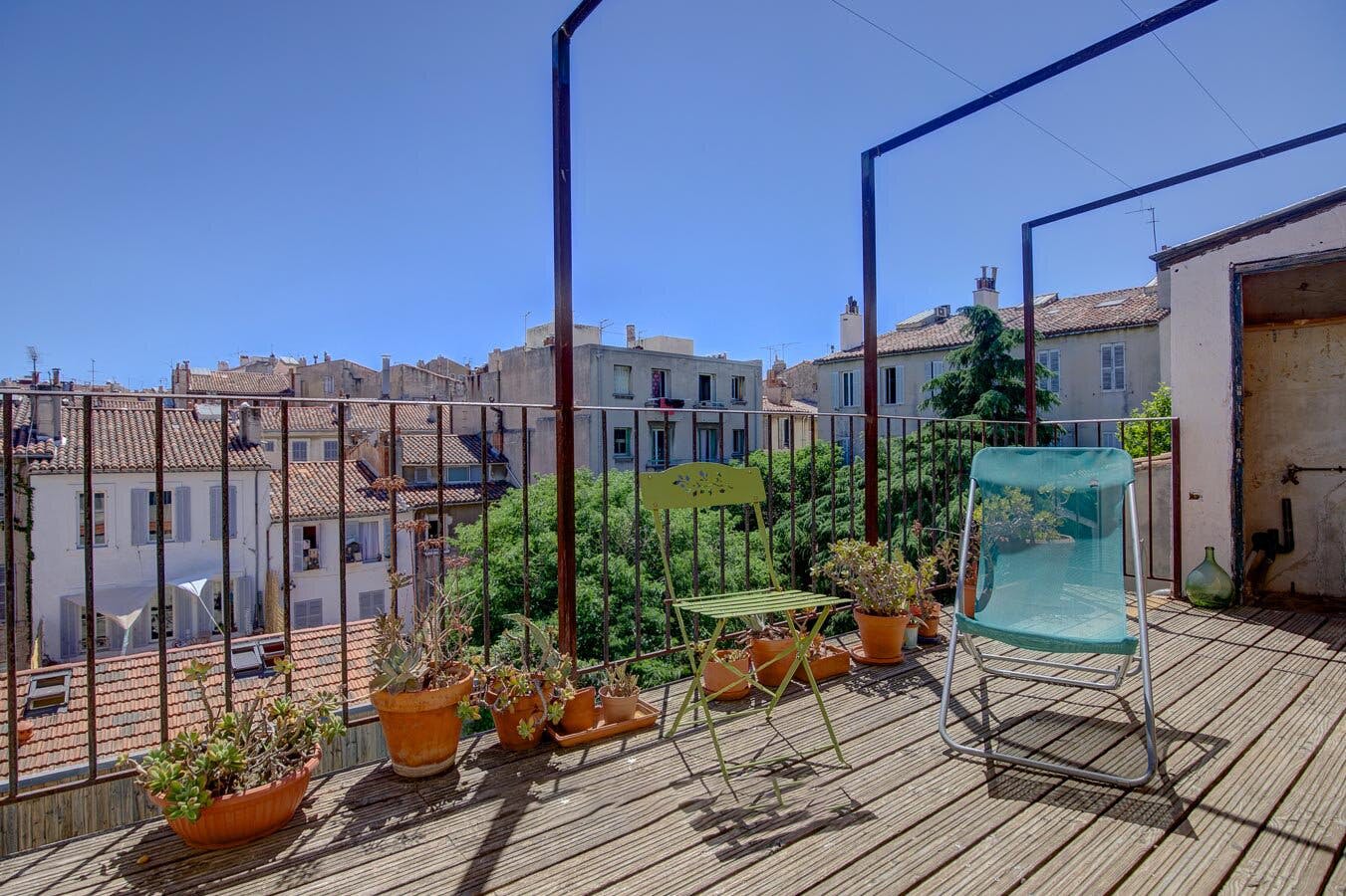 Wohnung zu mieten für 1.100 € pro Monat in Marseille, Rue Ferrari