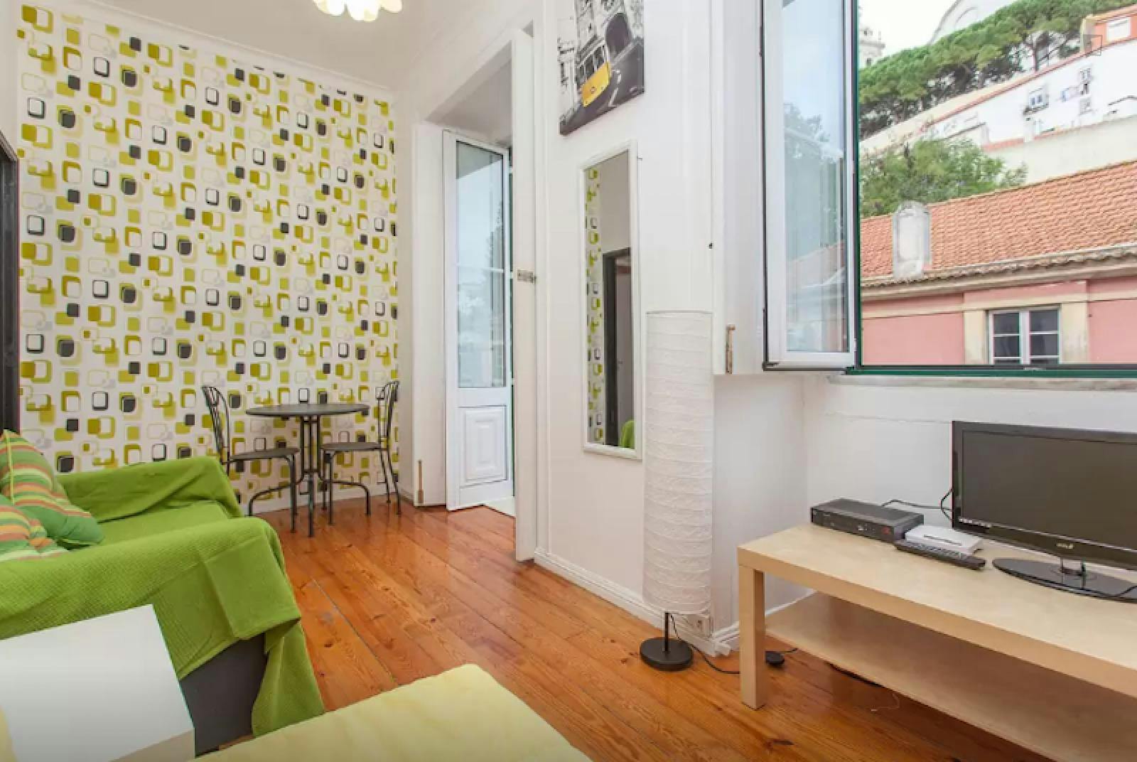 Lägenhet att hyra för 1 300 € i månaden i Lisbon, Rua dos Lagares