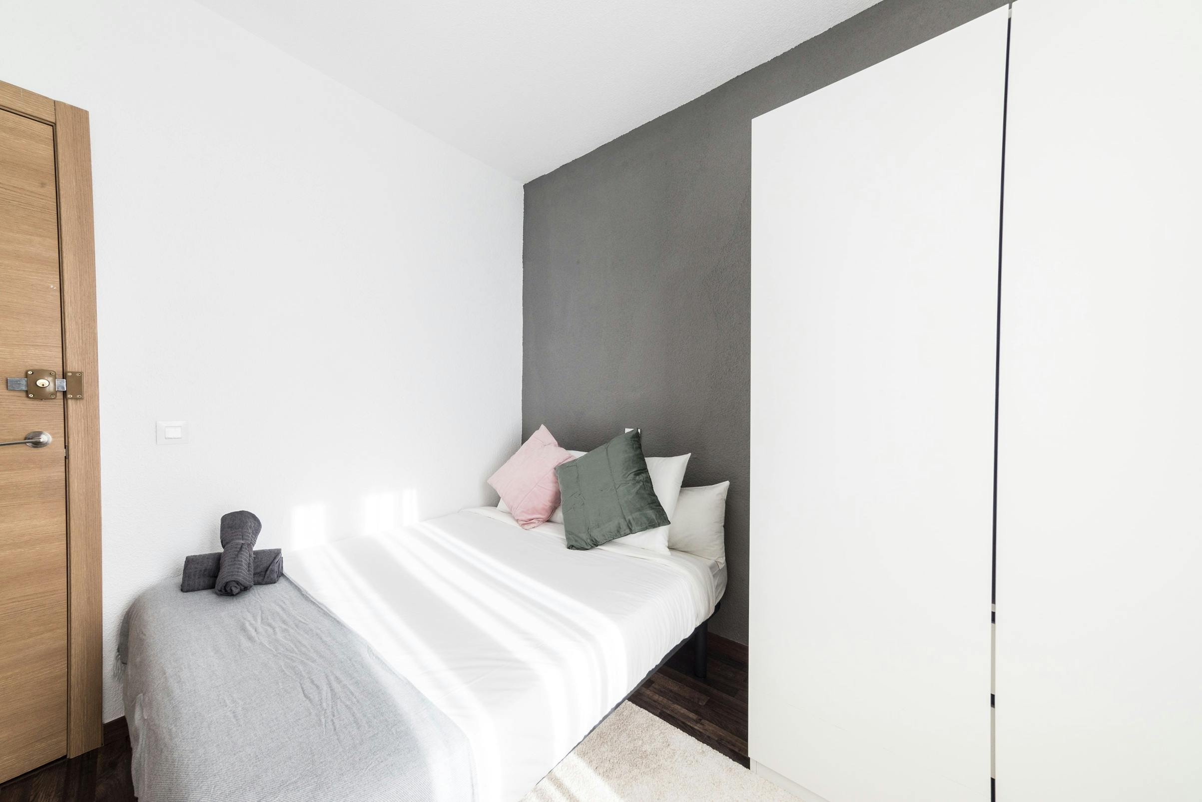 Calle de los Caños del Peral, Madrid preview