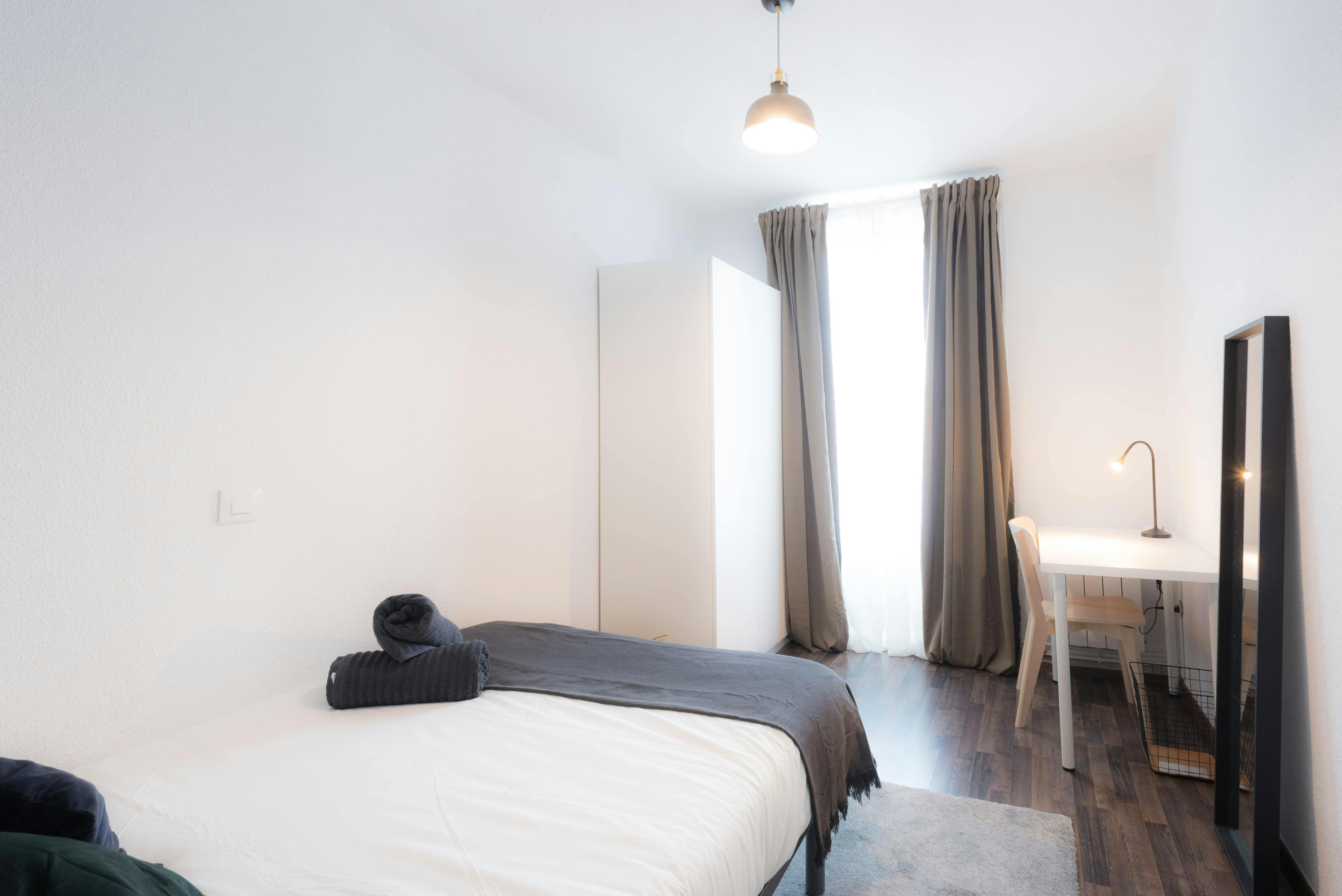 Calle de los Caños del Peral, Madrid preview