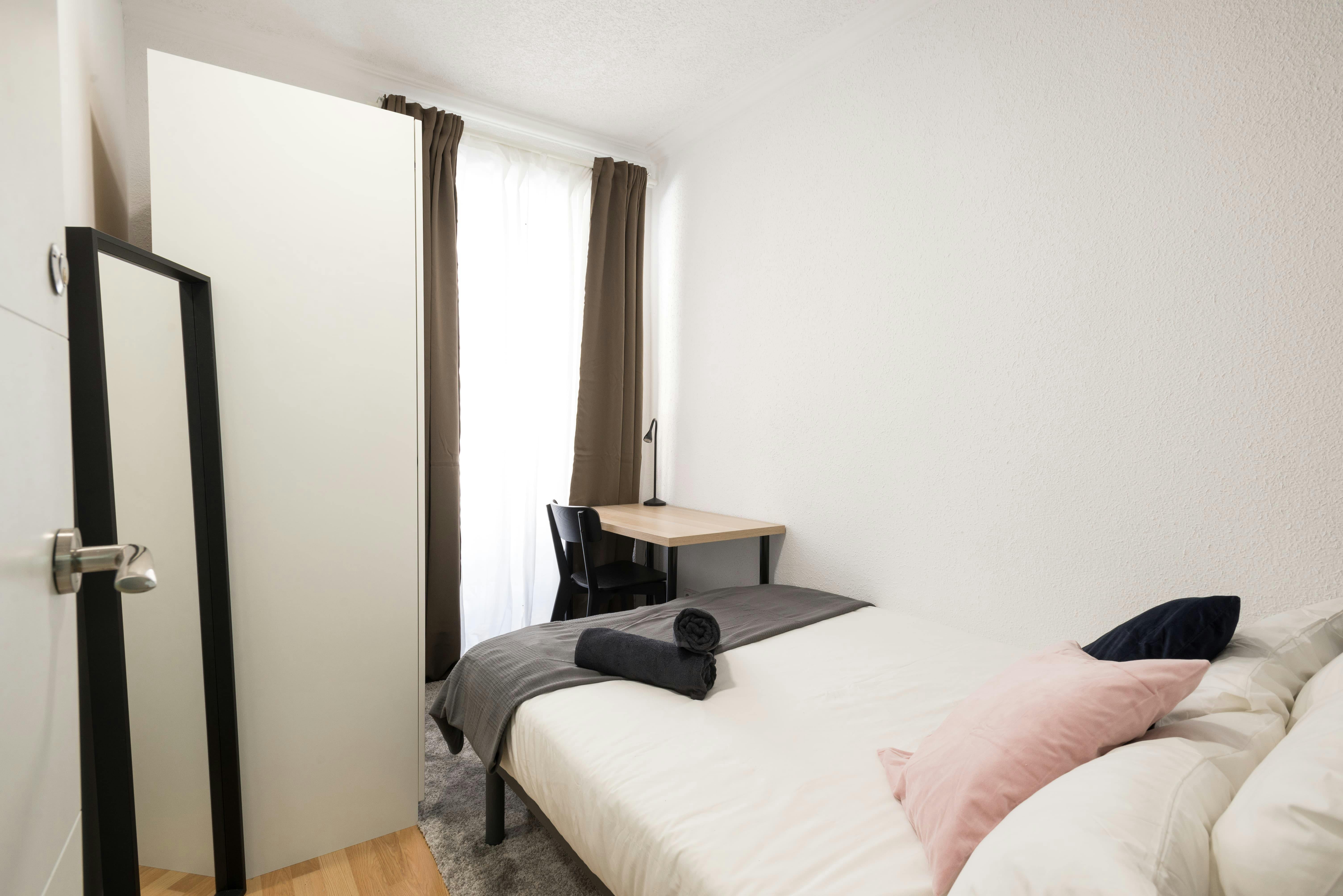 Calle de Cedaceros, Madrid preview