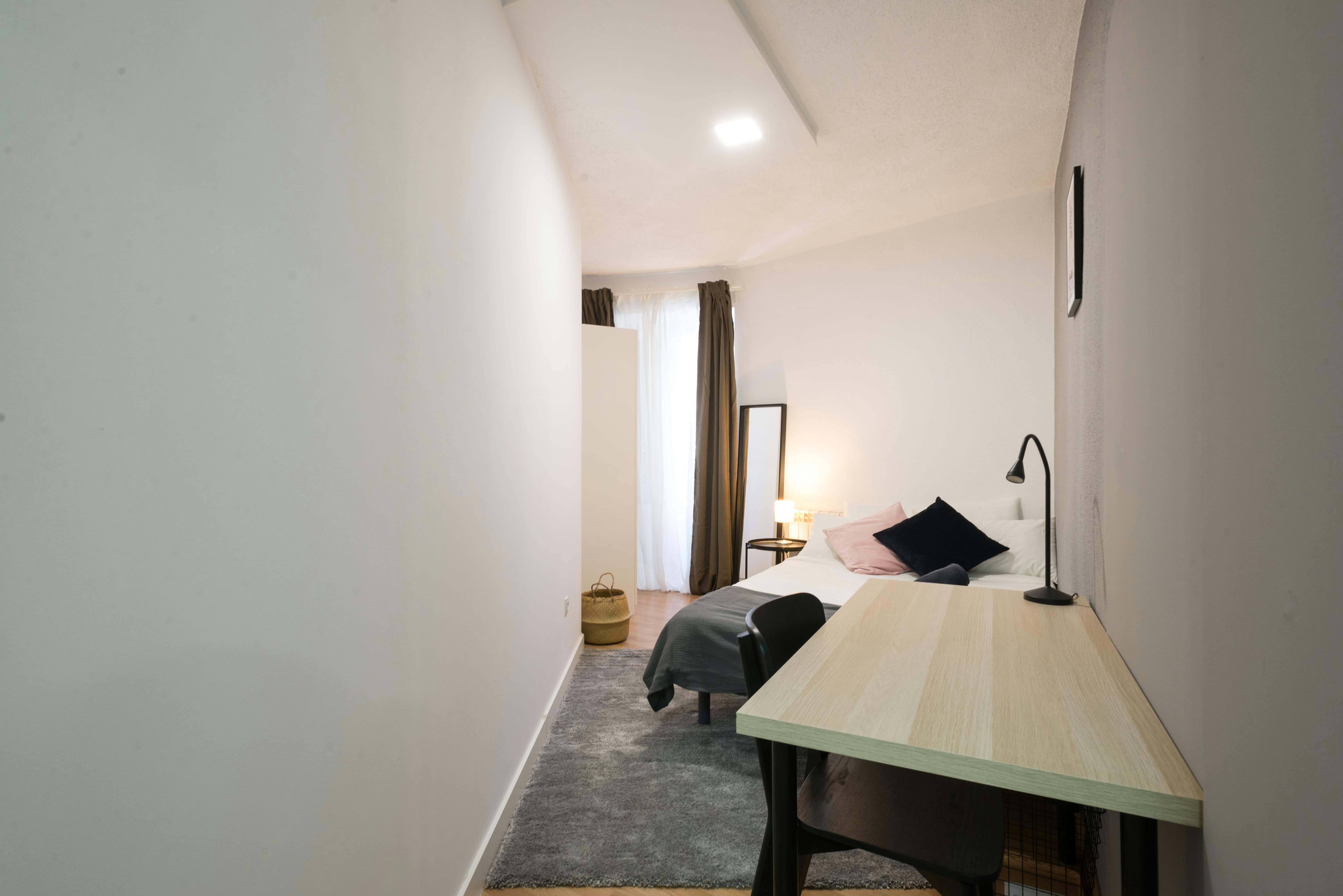 Calle de Cedaceros, Madrid preview