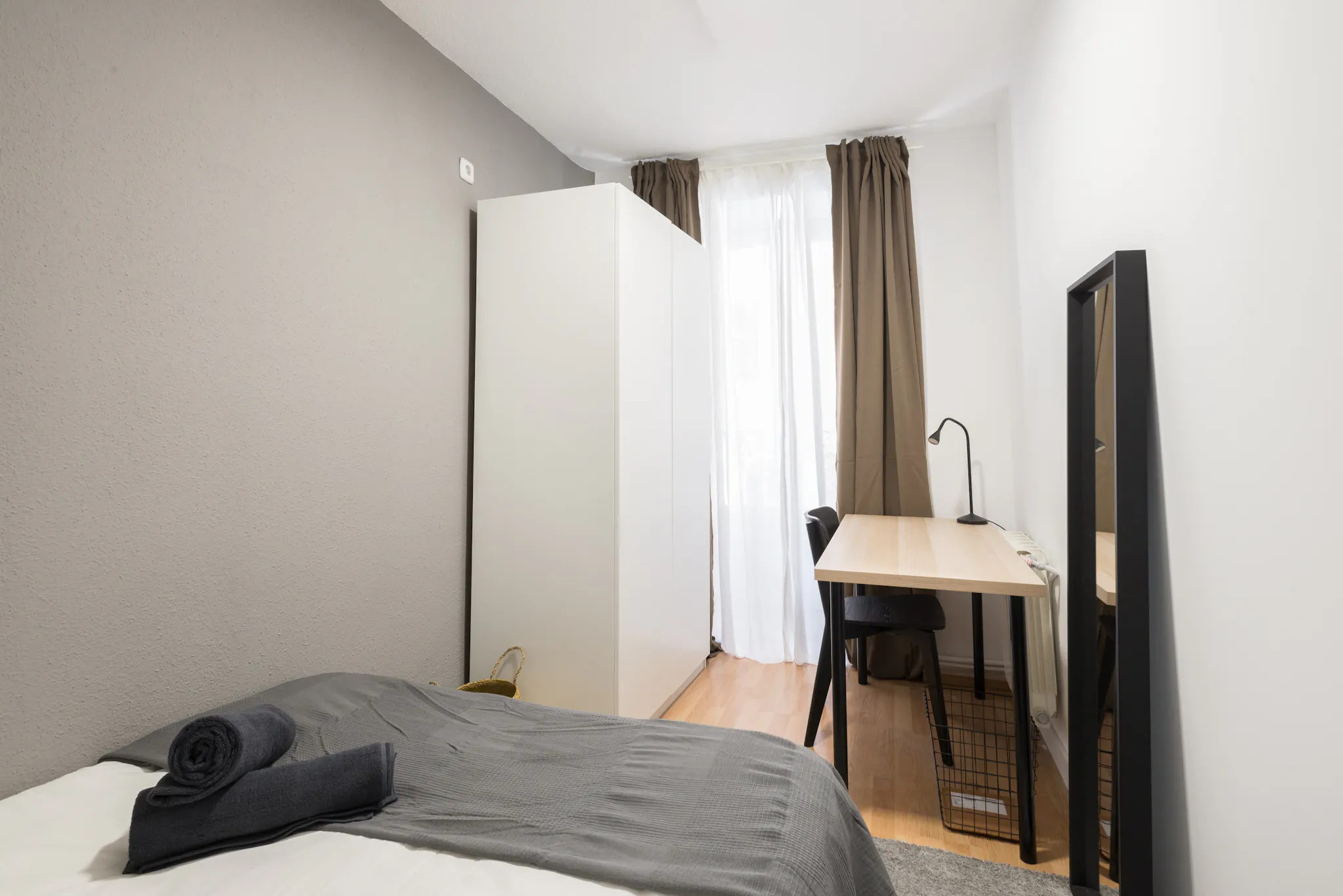 Calle de Cedaceros, Madrid preview