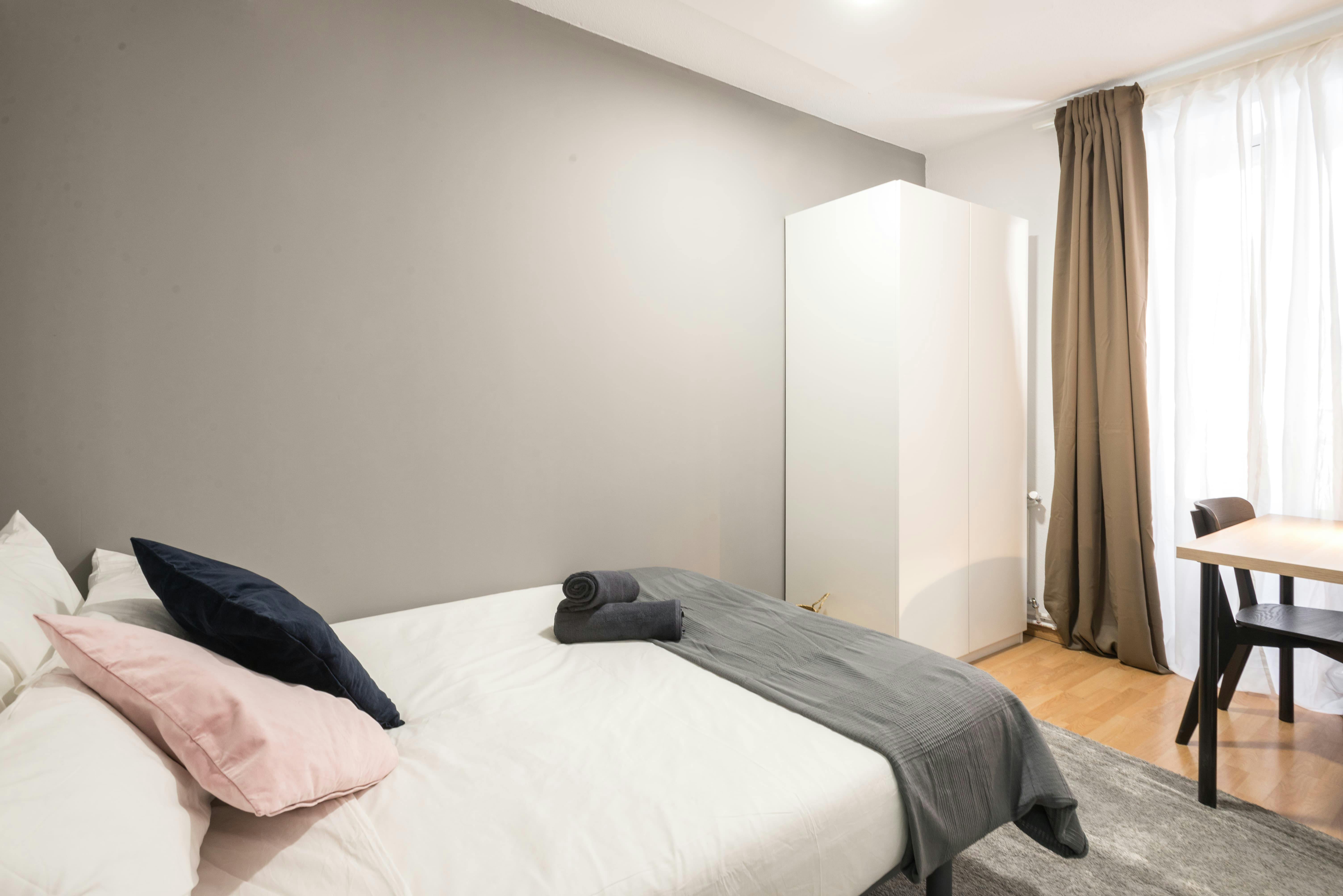 Calle de Cedaceros, Madrid preview