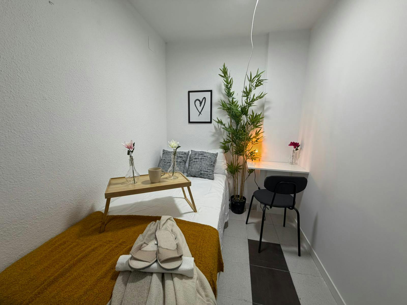 Double room Madrid, 1 bed, 6m² — photo 10