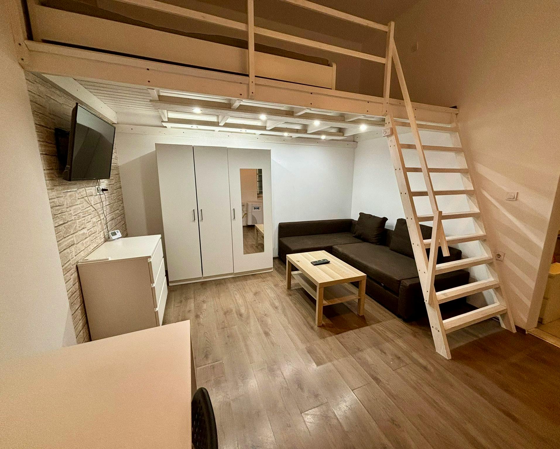 Студия сдается в аренду за 211 582 HUF в месяц в Budapest, Eötvös utca