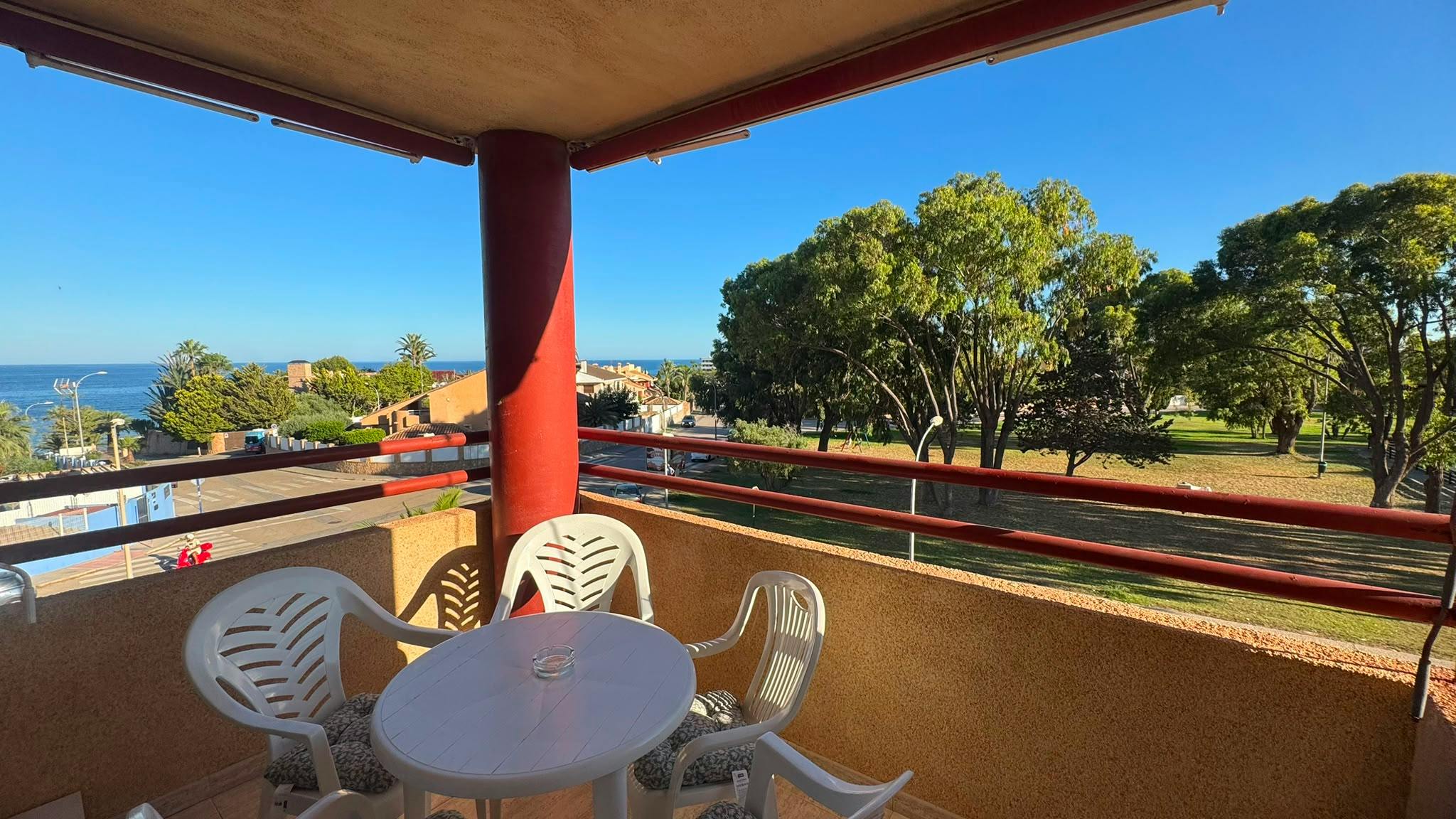 Apartament de închiriat pentru 850 EUR pe lună în Dehesa de Campoamor, Calle Concha Espina