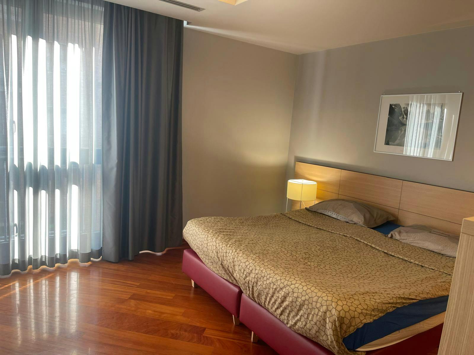 Building for rent for €1,200 per month in Turin, Via Madama Cristina