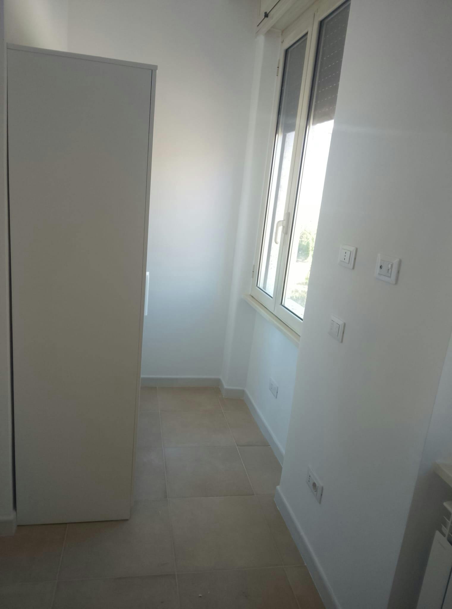 公寓 正在以 €1,200 的月租出租，其位于 Rome, Via Benadir