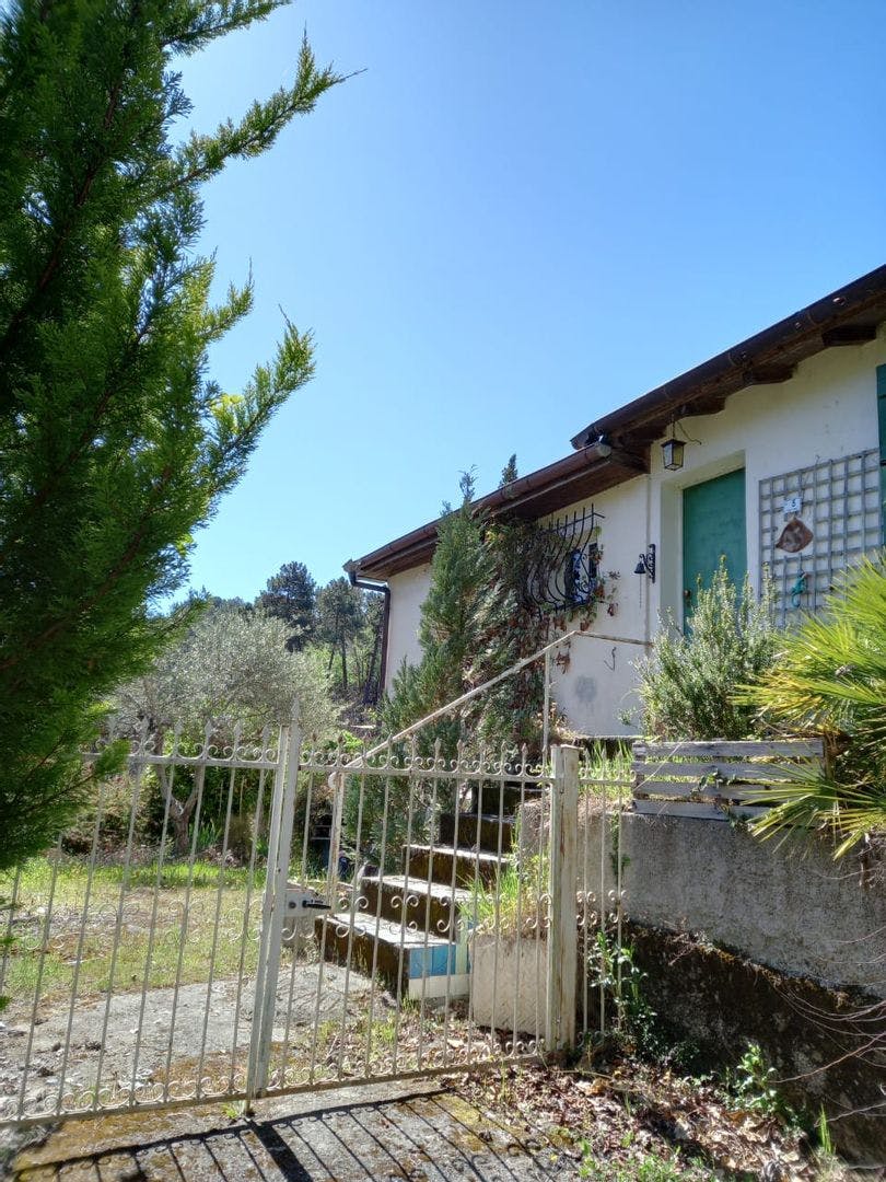 Dom do wynajęcia za 700 € miesięcznie w mieście Ceriana, Strada La Pineta