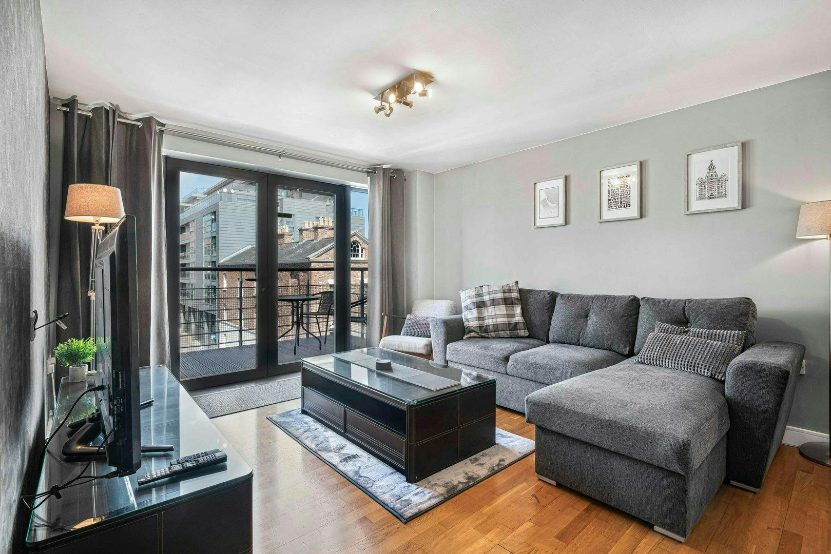 Apartment Liverpool, 2 beds — photo 1