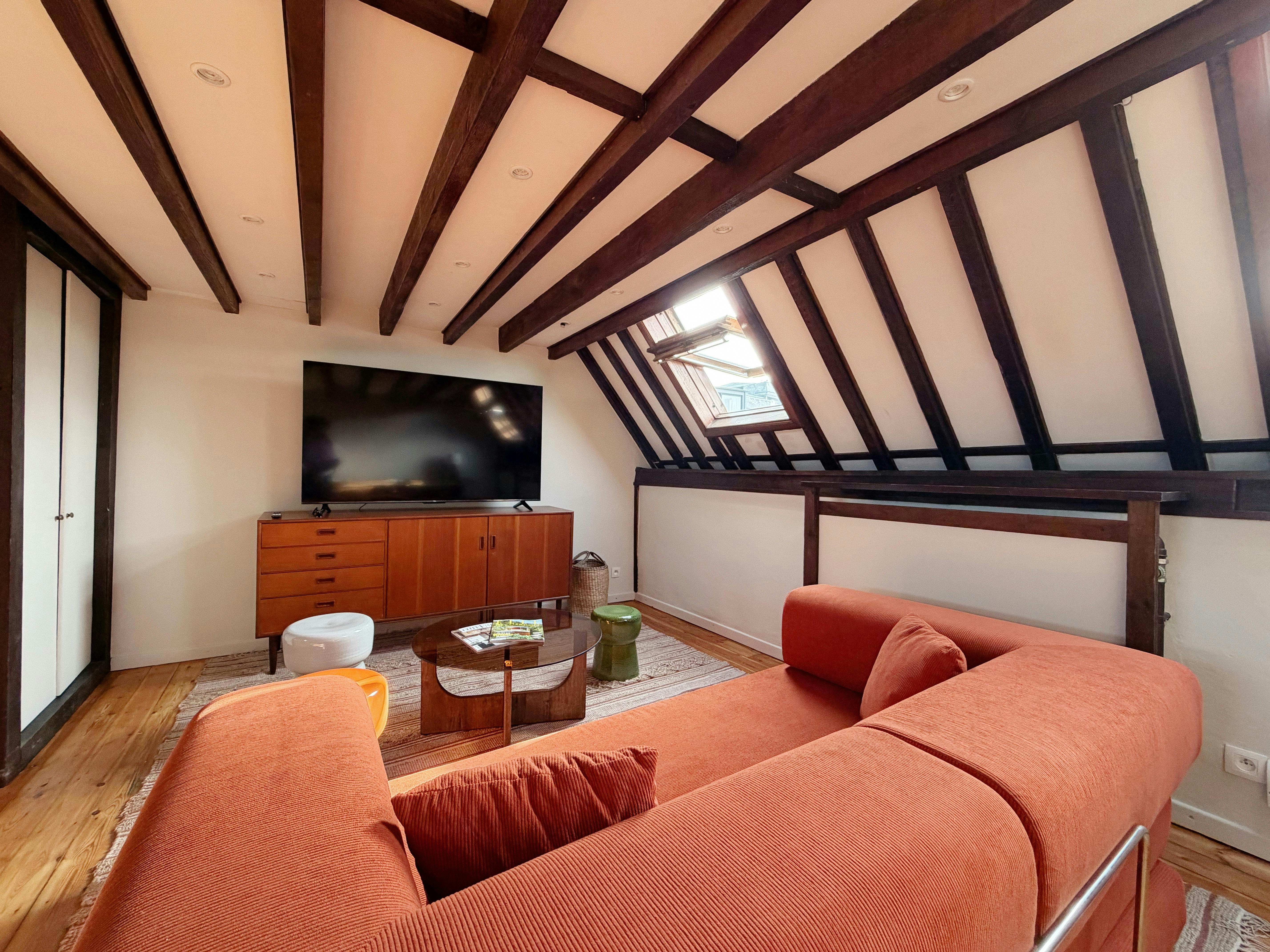 Apartment for rent for €1,950 per month in Brussels, Rue Van Moer