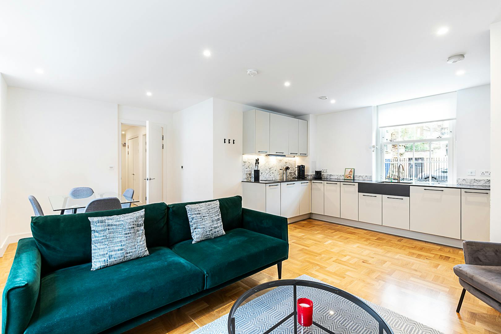 Appartement te huur voor £ 4.361 per maand in London, Lisgar Terrace