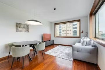 Apartment for rent for €10 per month in Leça da Palmeira, Rua Helena Vieira da Silva