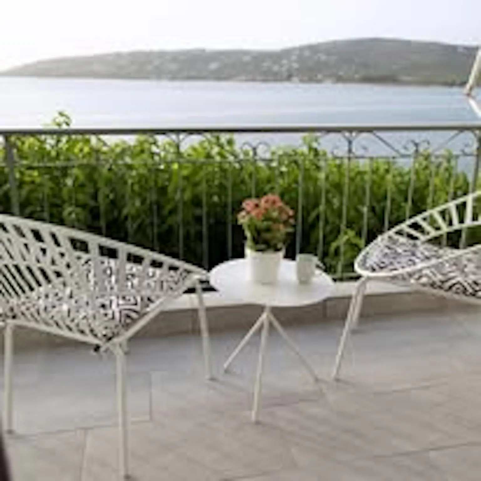 Agiou Konstantinou, Malesína preview