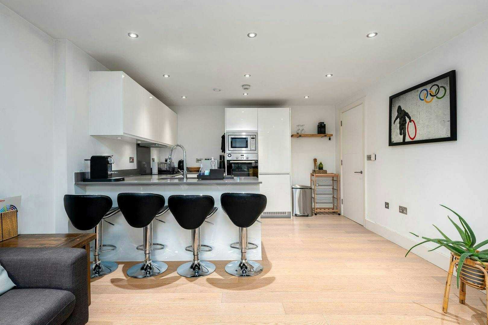 Apartment London, 2 beds — photo 4