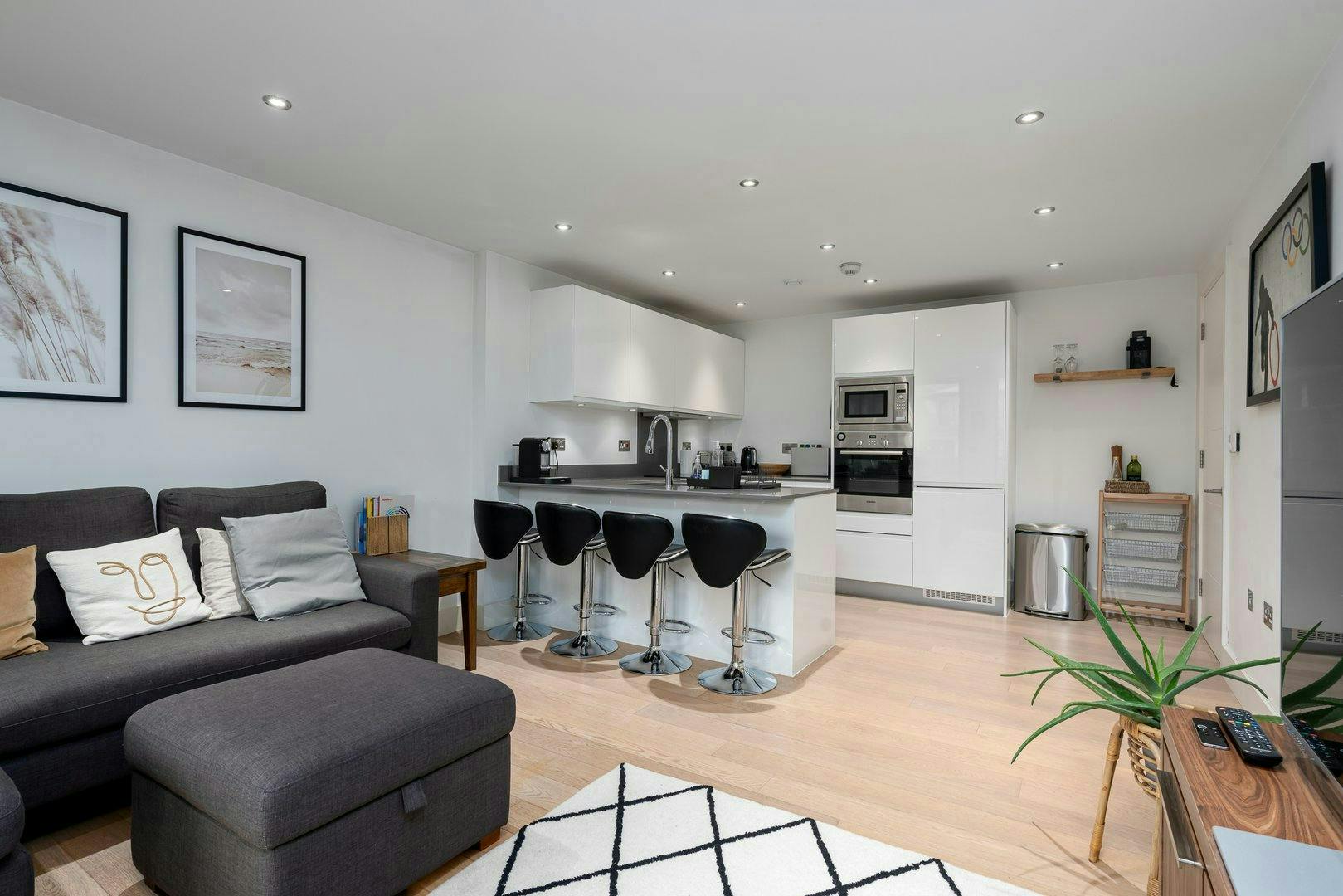Apartment London, 2 beds — photo 8
