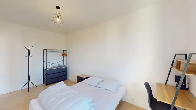 Private room in Boulevard Docteur Charles Barnier, Toulon (1699640) room image 1