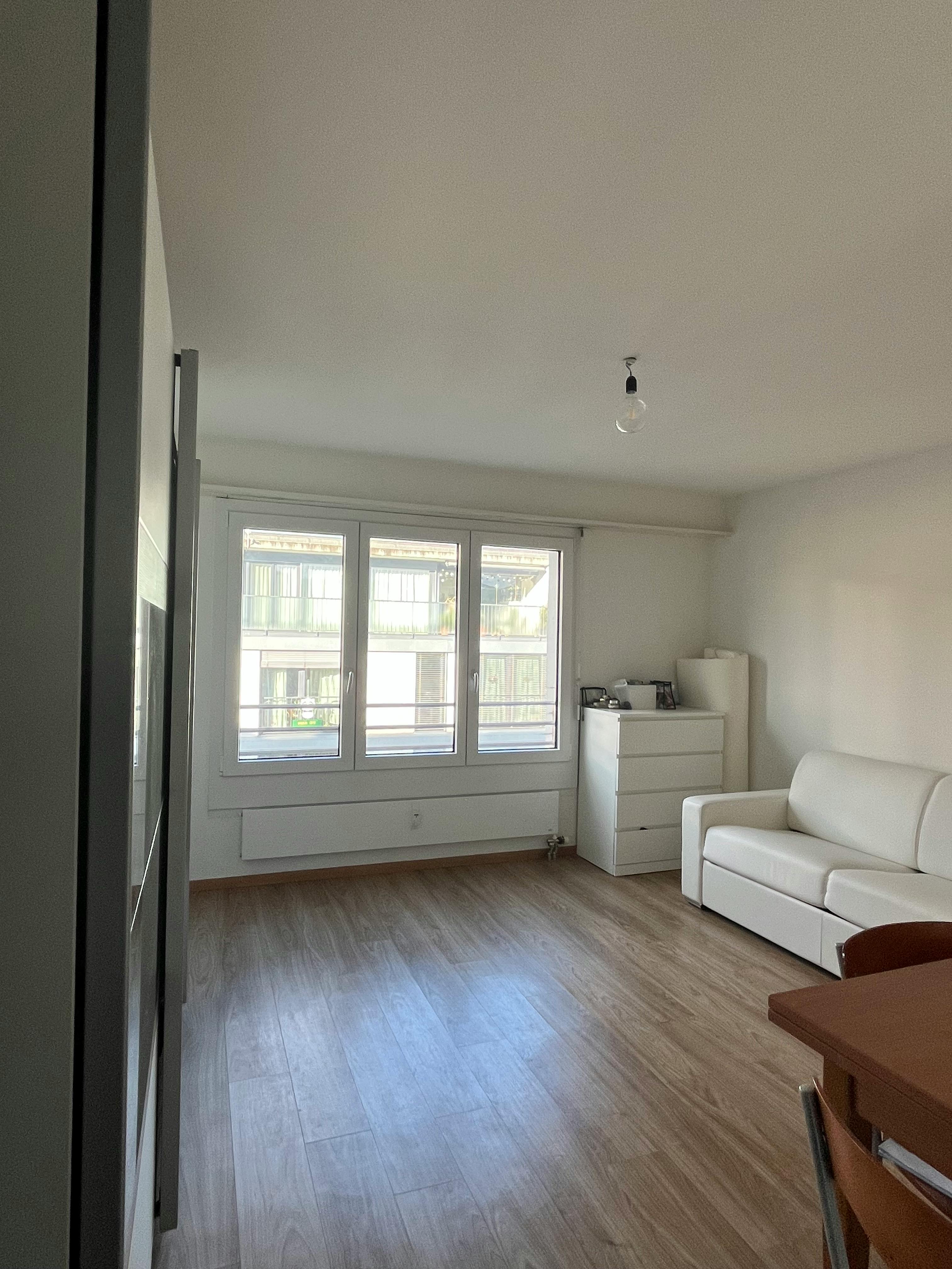 Студия сдается в аренду за 877 CHF в месяц в Basel, Güterstrasse