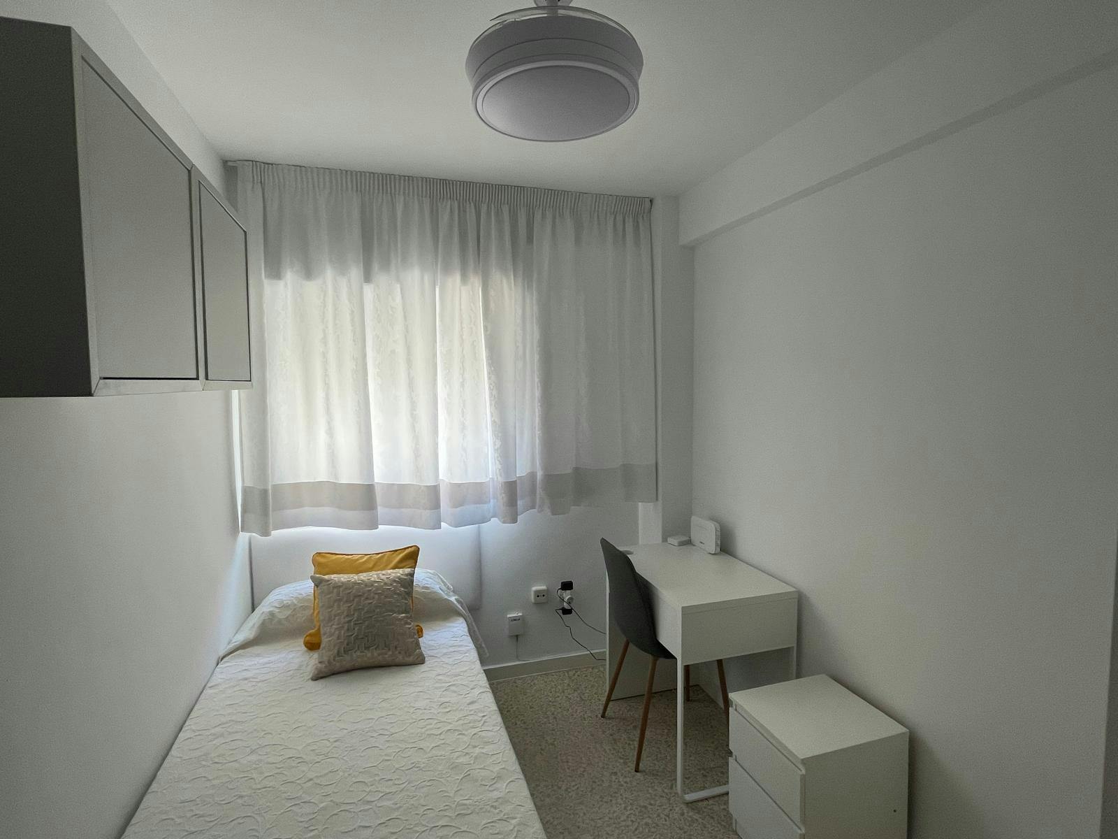 Отдельная комната сдается в аренду за 550 € в месяц в Málaga, Calle Cristóbal de Virués