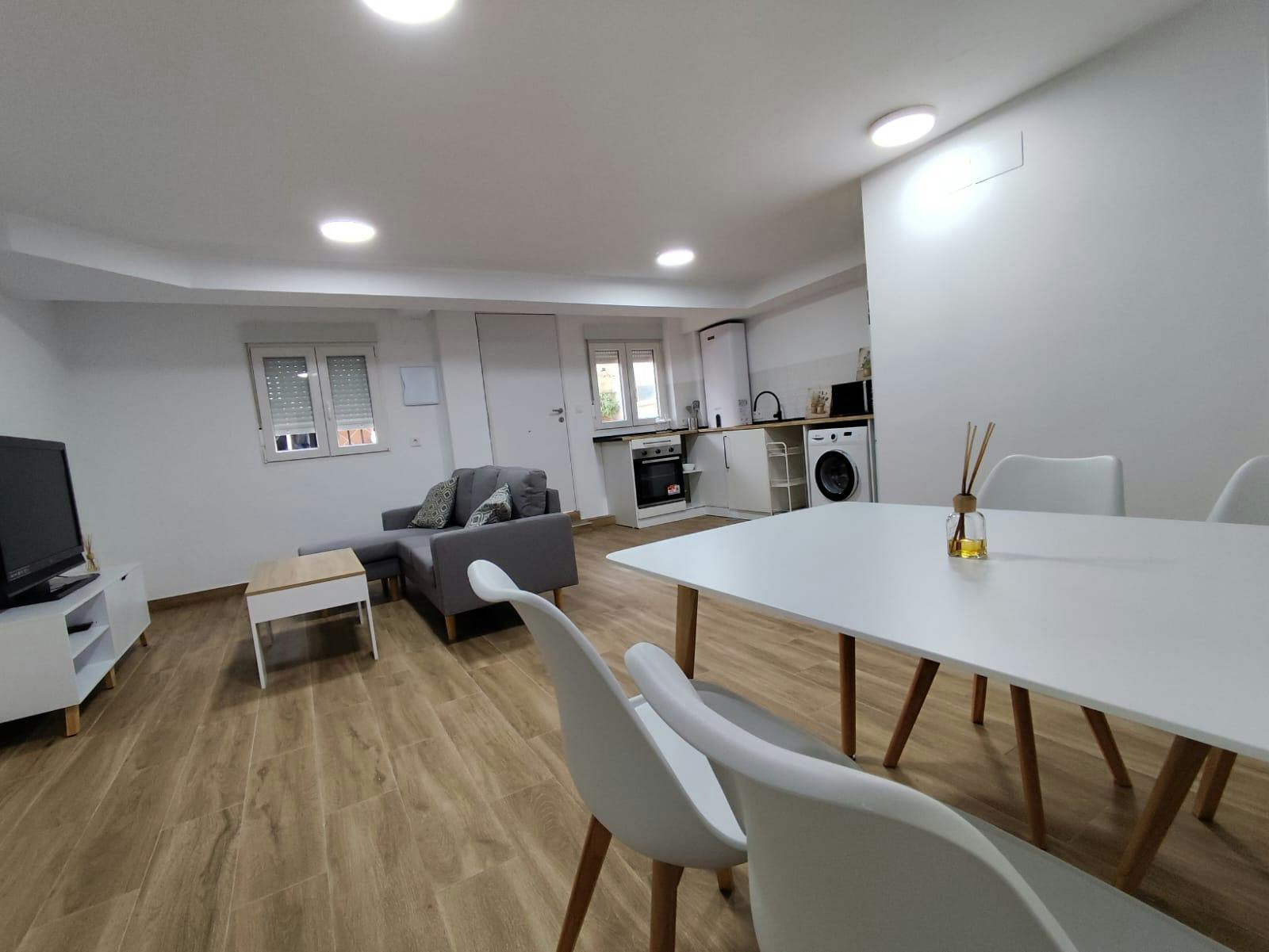 Apartment for rent for €900 per month in Mairena del Aljarafe, Barriada Residencial Aljarasol