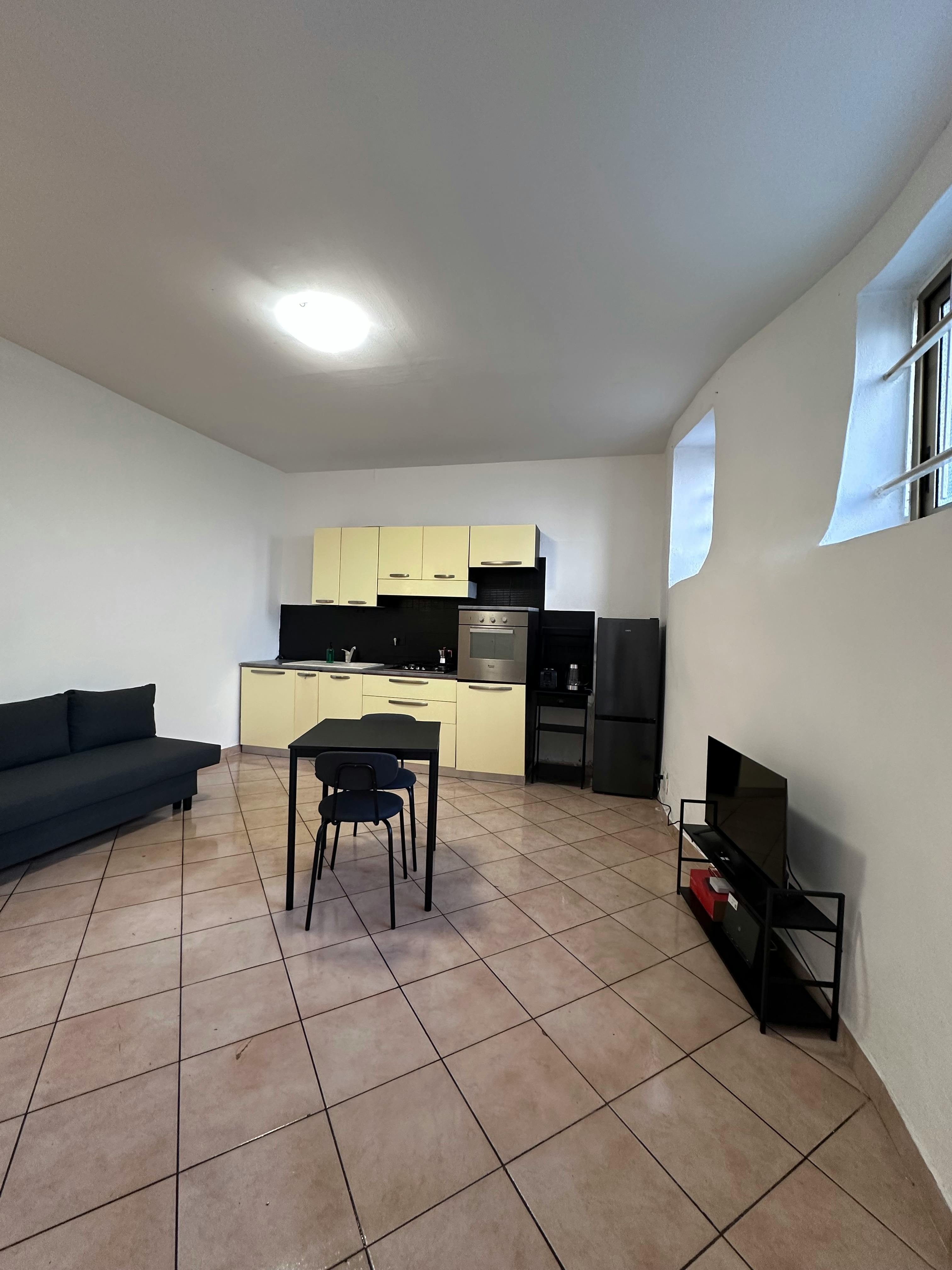 Studio zu mieten für 750 € pro Monat in Turin, Via Belmonte