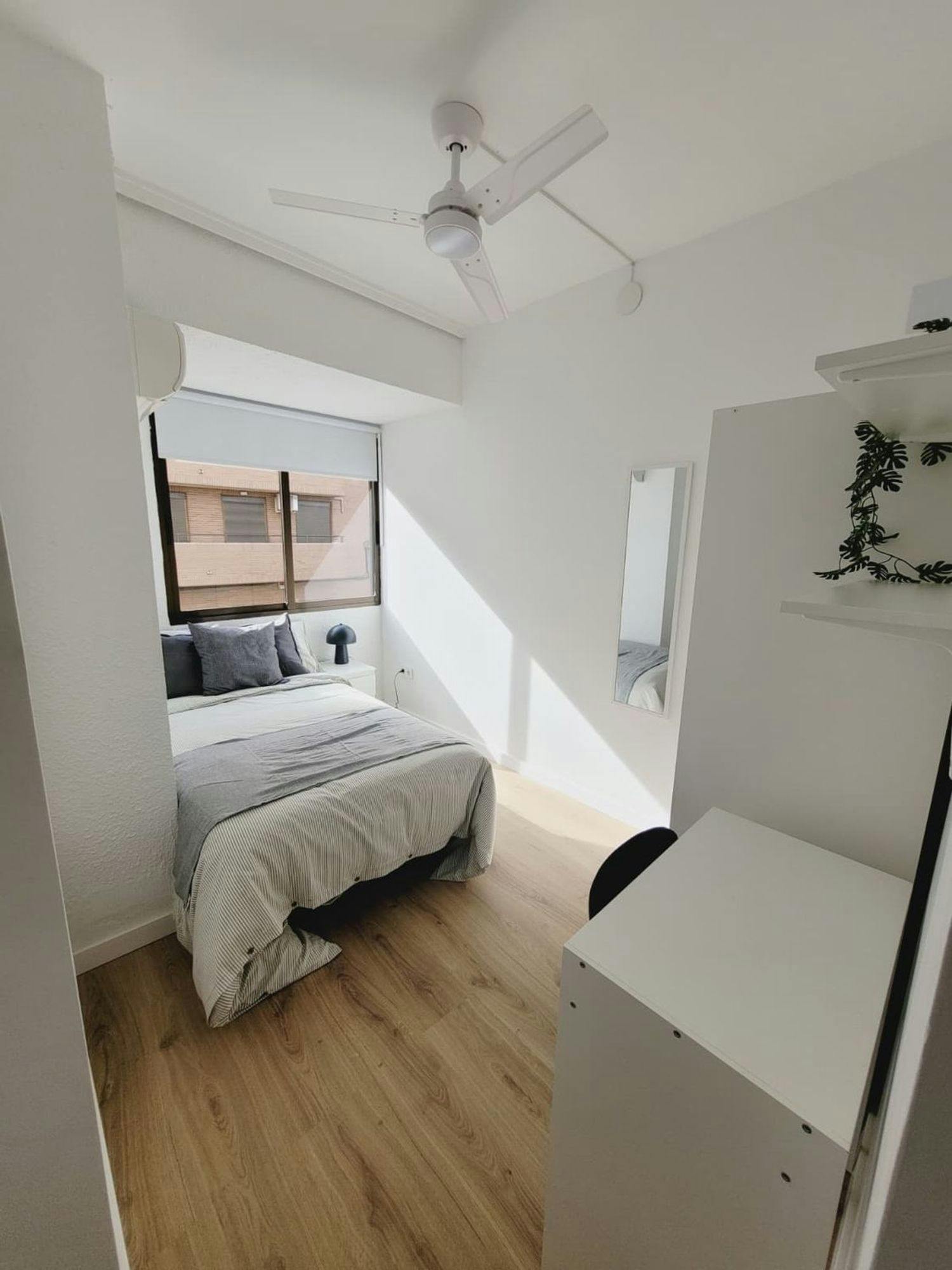 Отдельная комната сдается в аренду за 305 € в месяц в Torrent, Carrer Frare Lluís Amigó