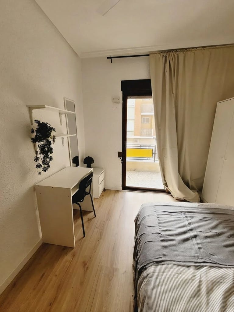 Single room Torrent, 1 bed, 7m² — photo 4