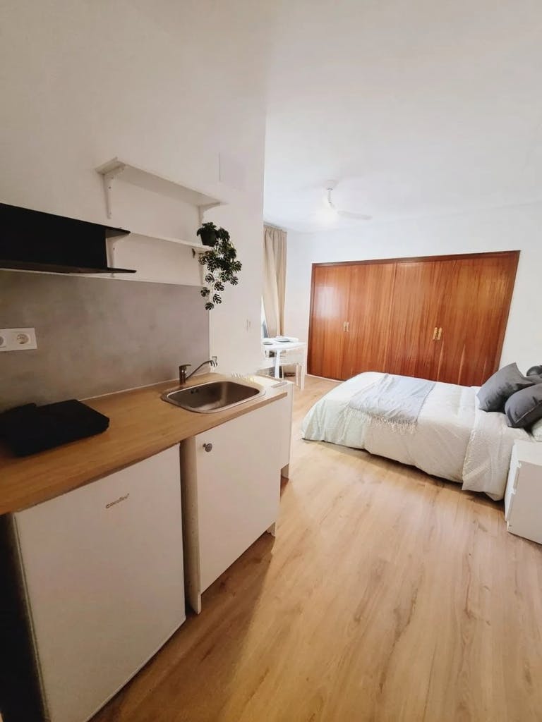 Single room Torrent, 1 bed, 18m² — photo 2