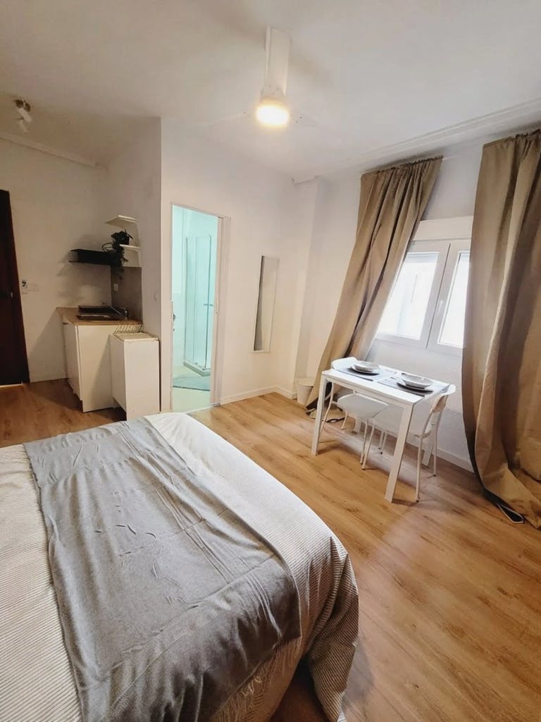 Single room Torrent, 1 bed, 18m² — photo 7
