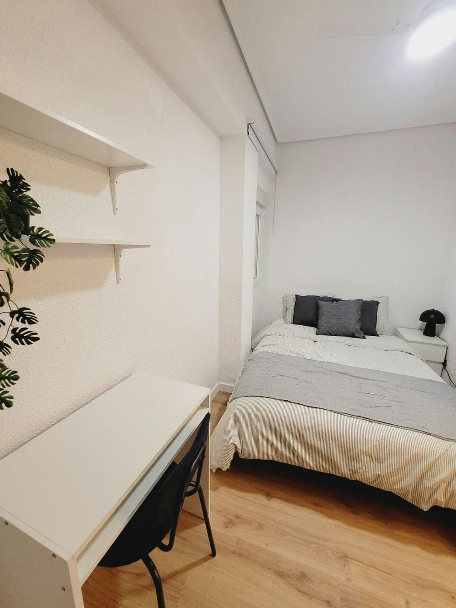 Отдельная комната сдается в аренду за 325 € в месяц в Torrent, Carrer Frare Lluís Amigó