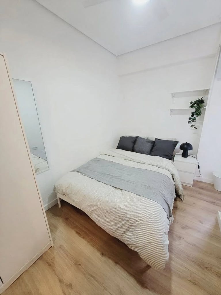 Single room Torrent, 1 bed, 8m² — photo 1