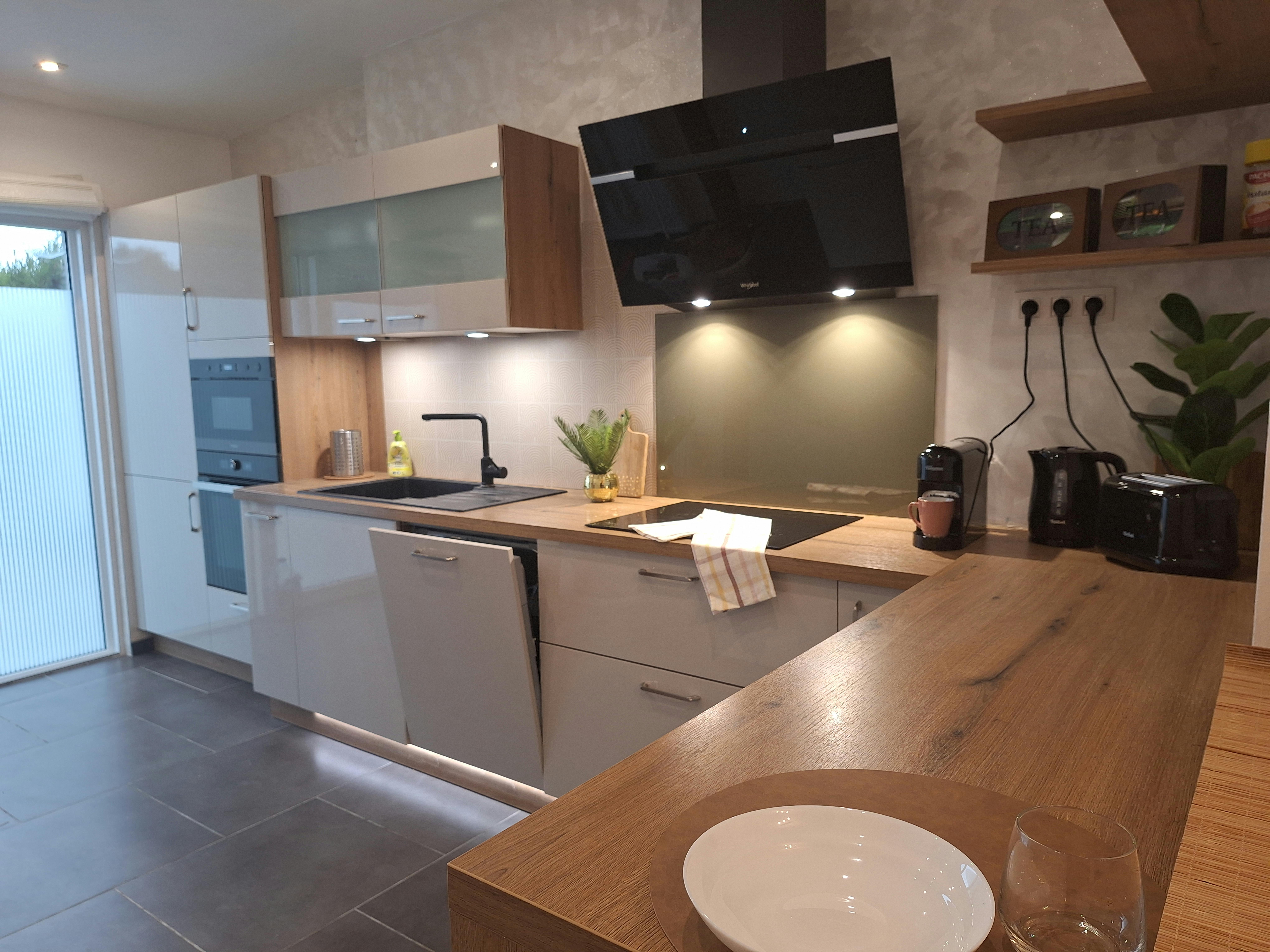 Casa en alquiler por 1850 € al mes en Charleroi, Rue René Delhaize