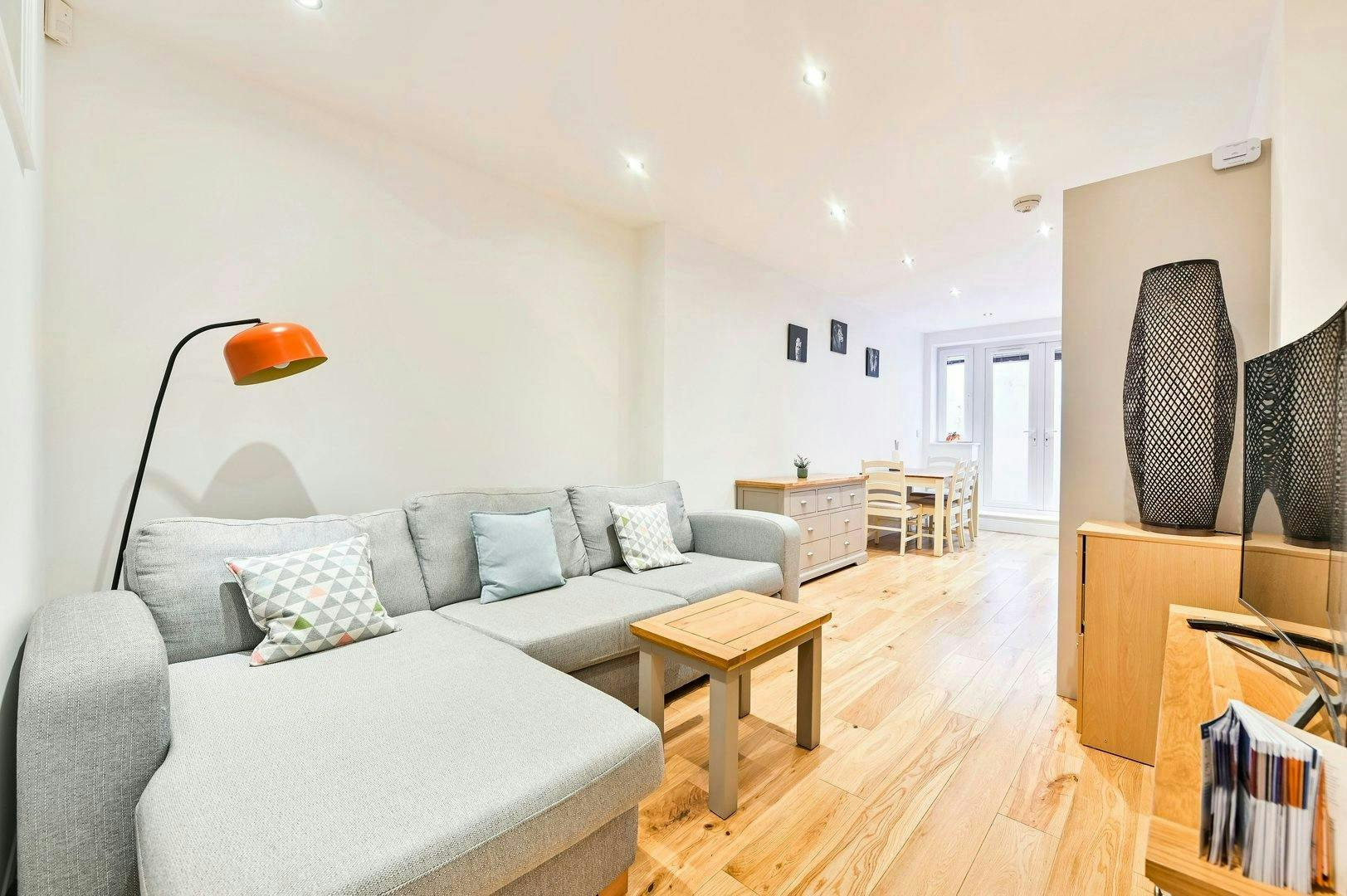 Квартира за оренду для 9 999 GBP на місяць у London, Fairlawn Avenue