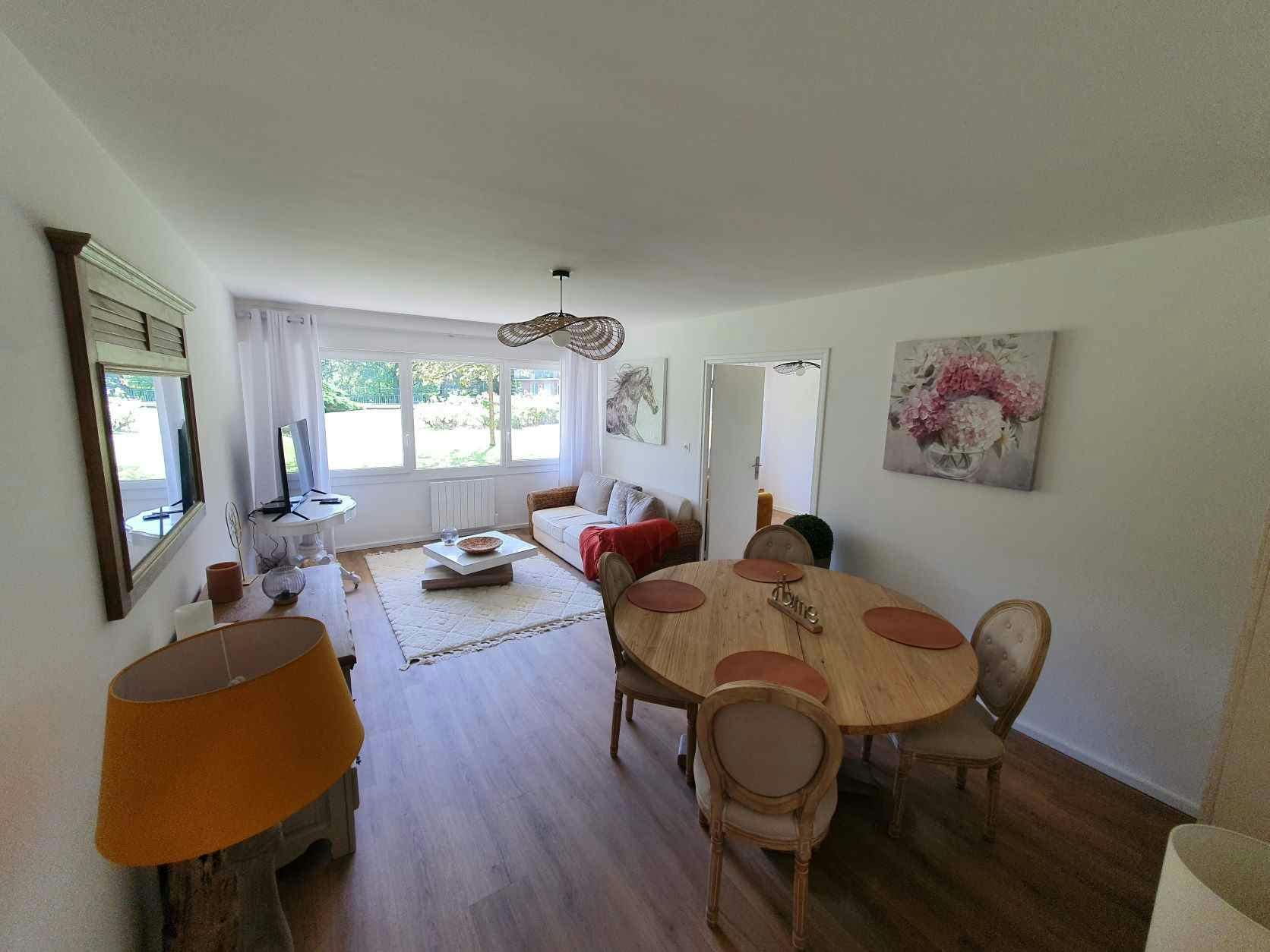 Apartment for rent for €1,700 per month in Marcq-en-Barœul, Avenue de la République