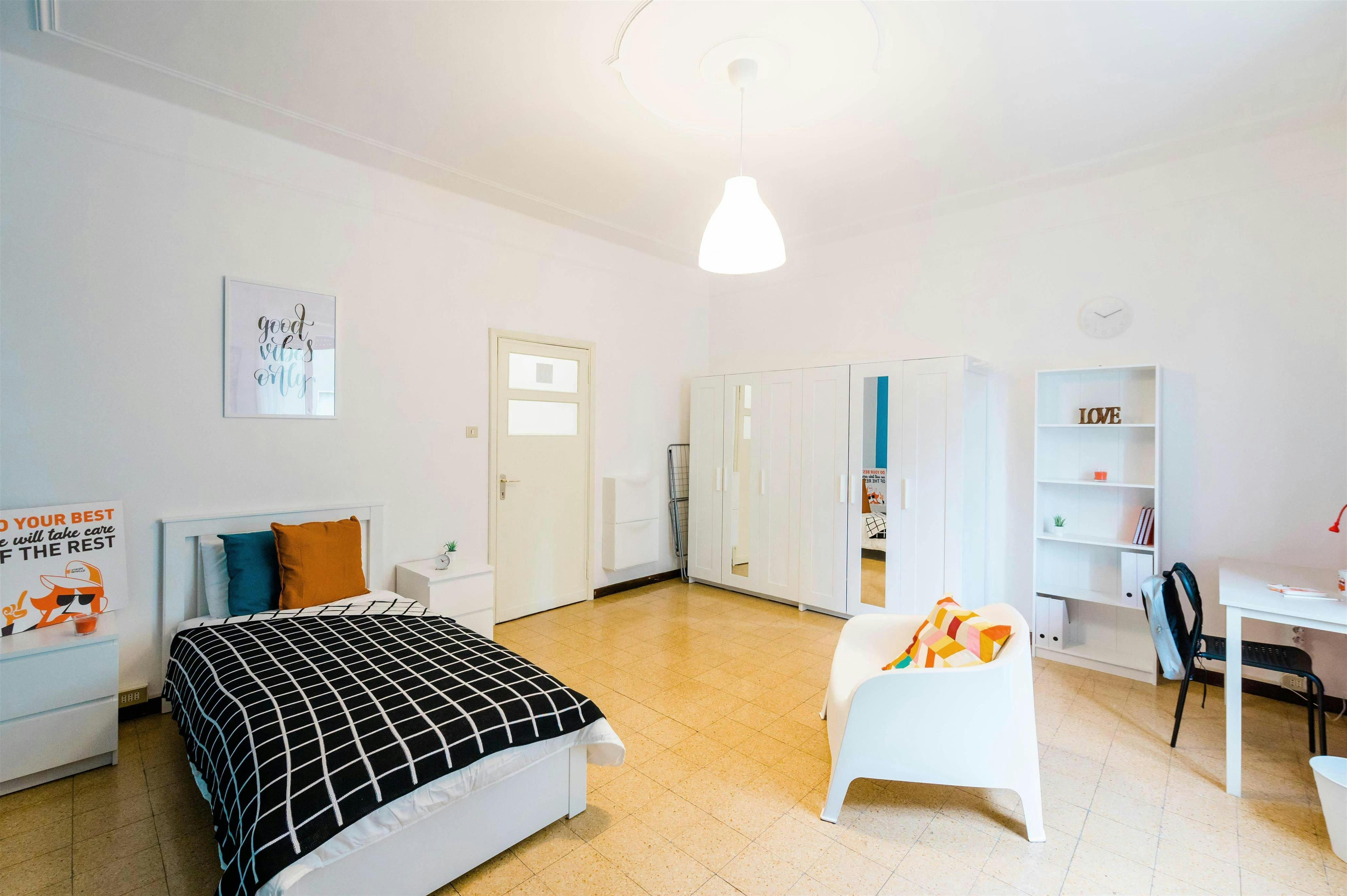 Private room for rent for €540 per month in Bergamo, Via G. Suardi