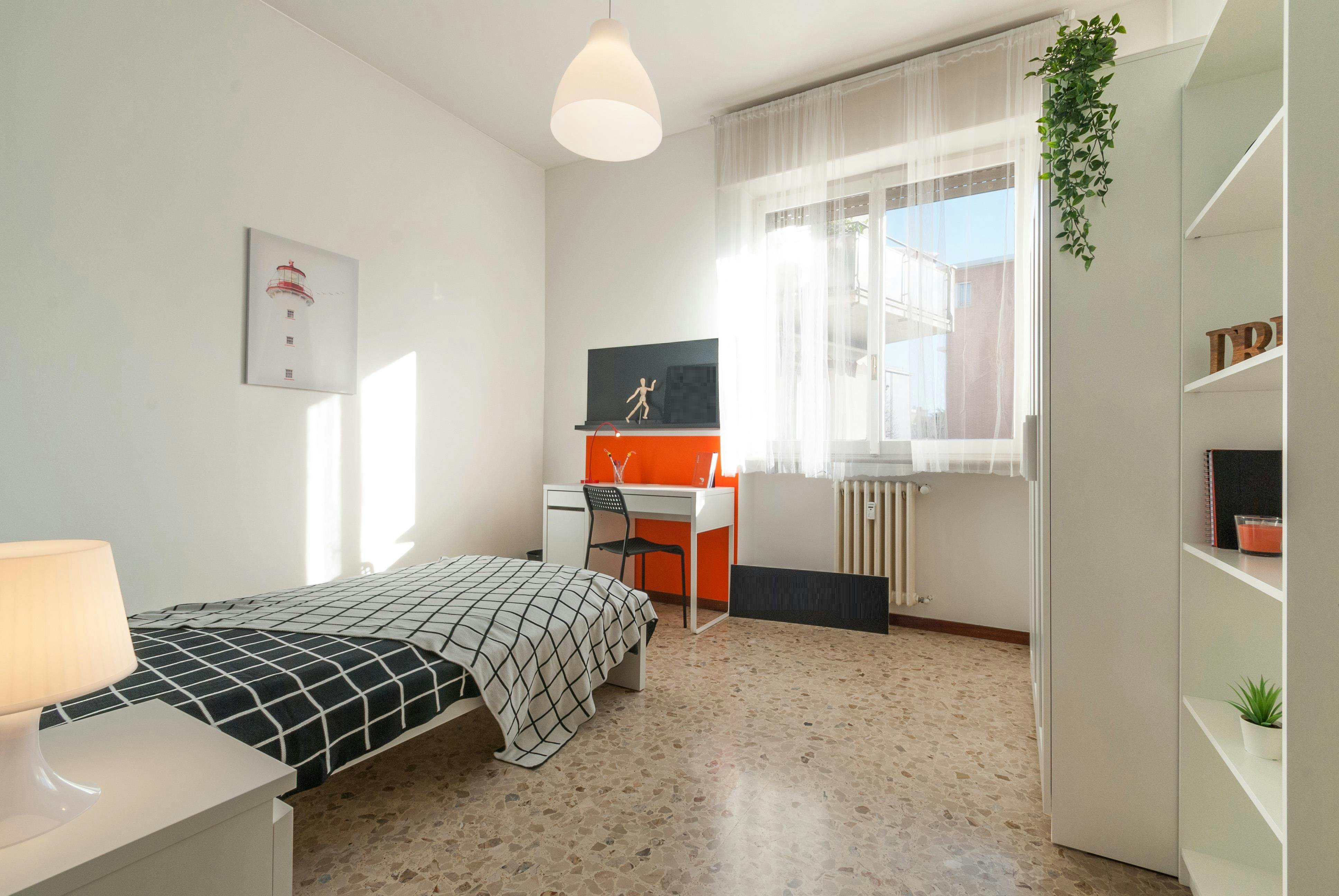 Private room for rent for €530 per month in Bergamo, Via Evaristo Baschenis